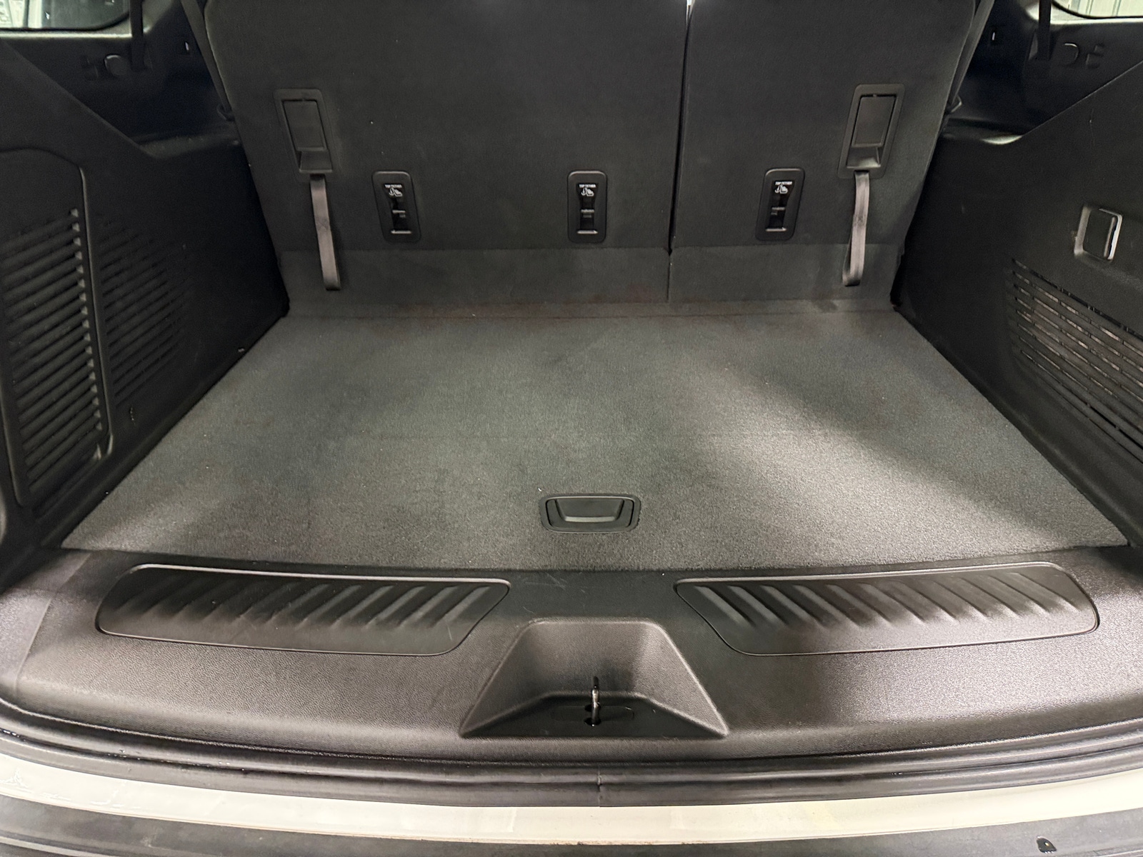 Thumbnail: 2023 GMC Yukon XL - 6