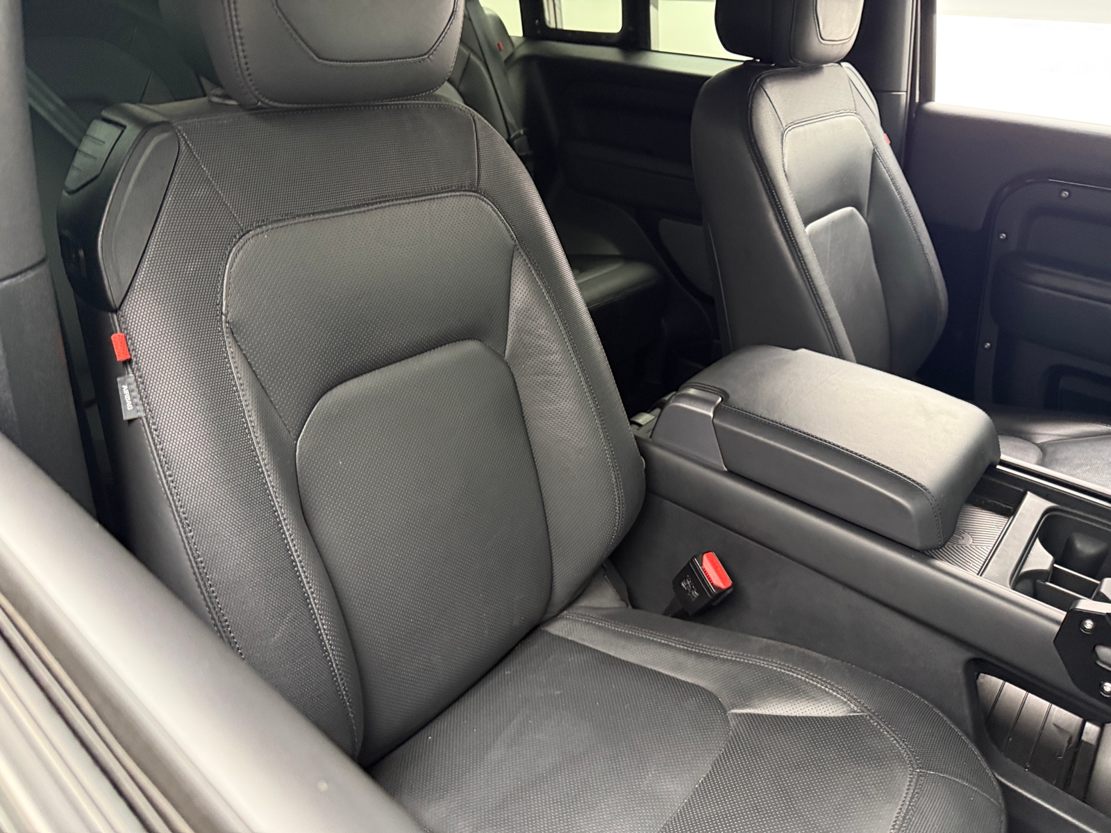 Thumbnail: 2023 Land Rover Defender - 2