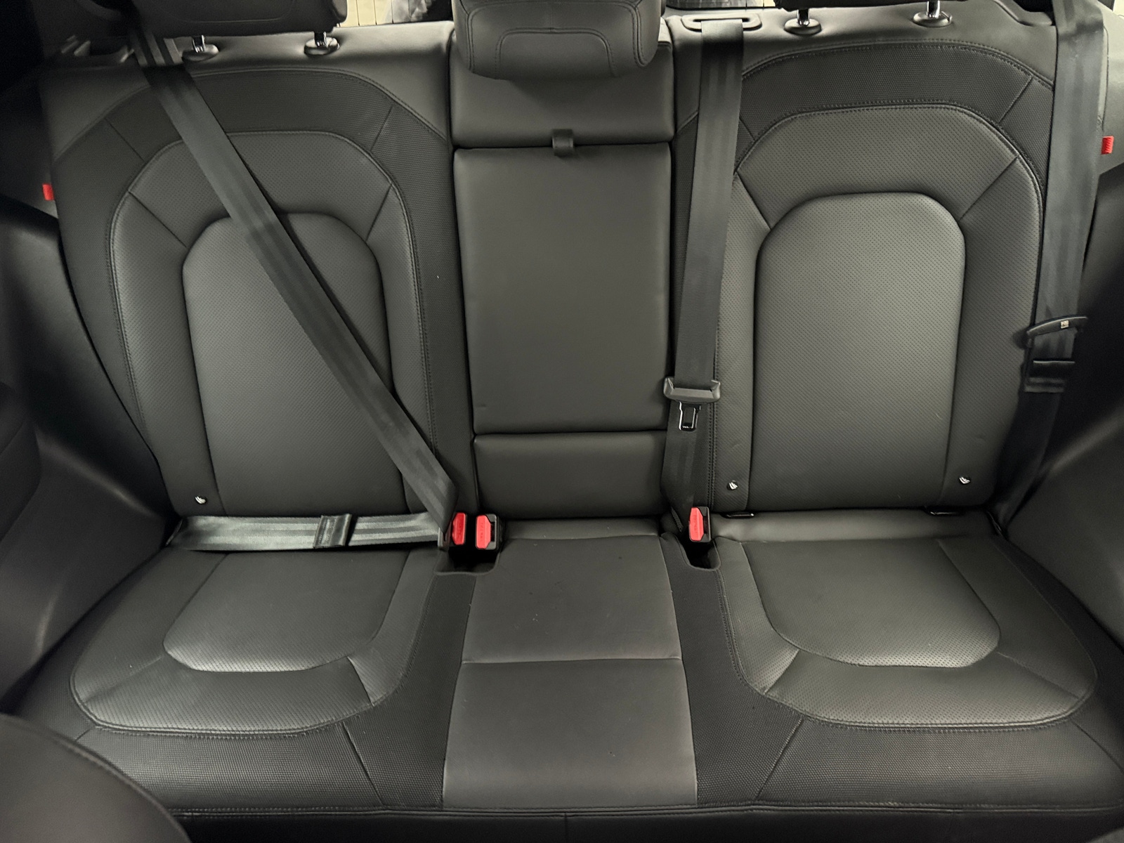 Thumbnail: 2023 Land Rover Defender - 6