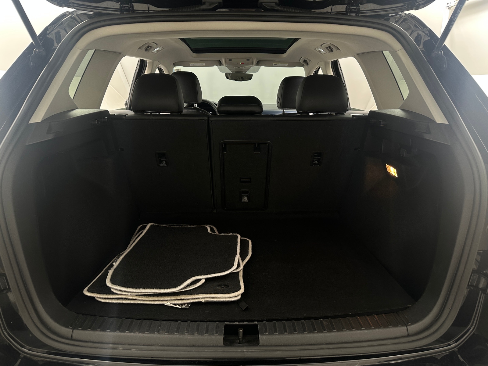 Thumbnail: 2023 Volkswagen Taos - 6