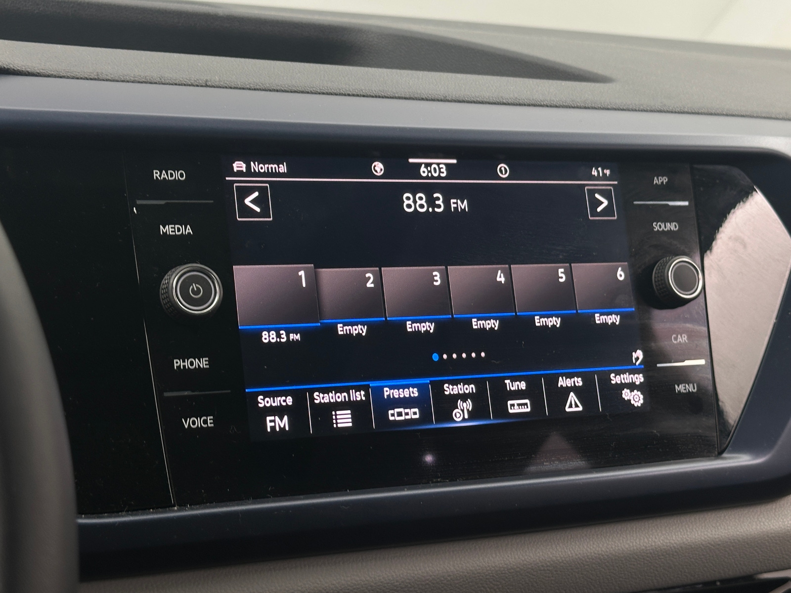 Thumbnail: 2023 Volkswagen Taos - 3