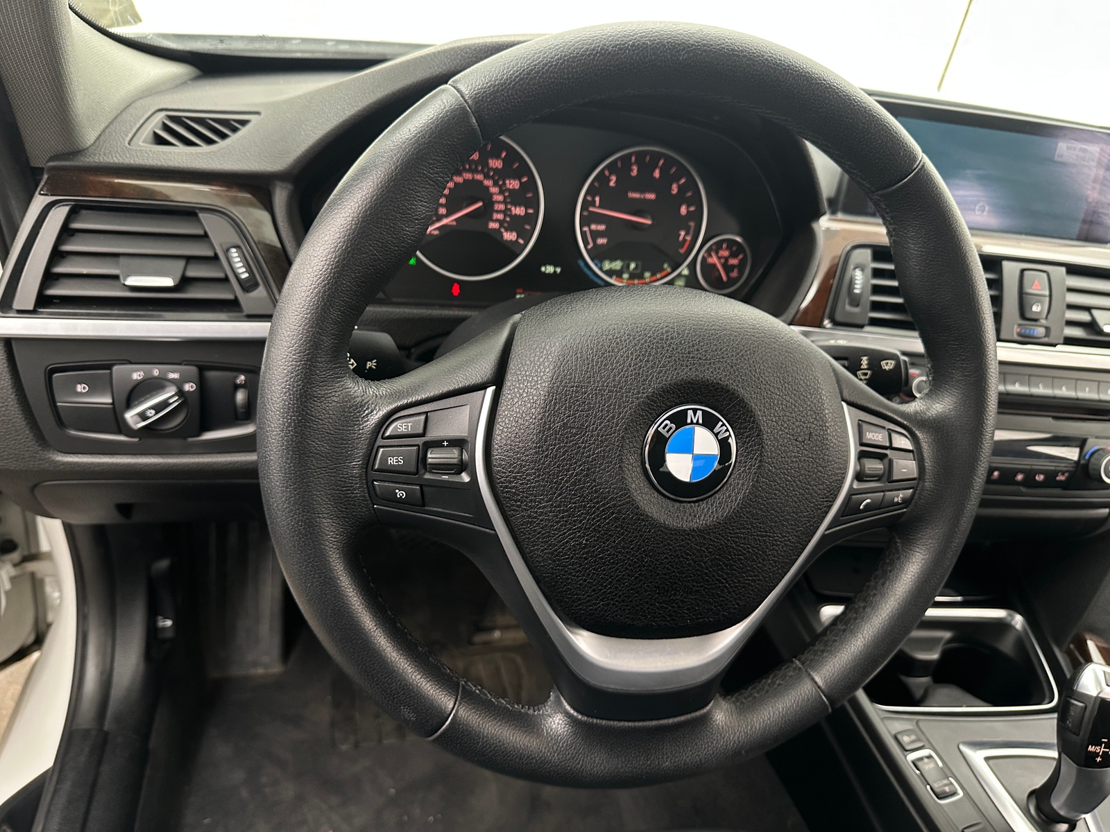 Thumbnail: 2015 BMW 3 Series - 4