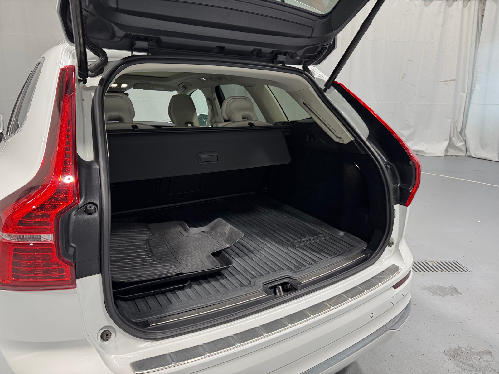 Thumbnail: 2023 Volvo XC60 - 6