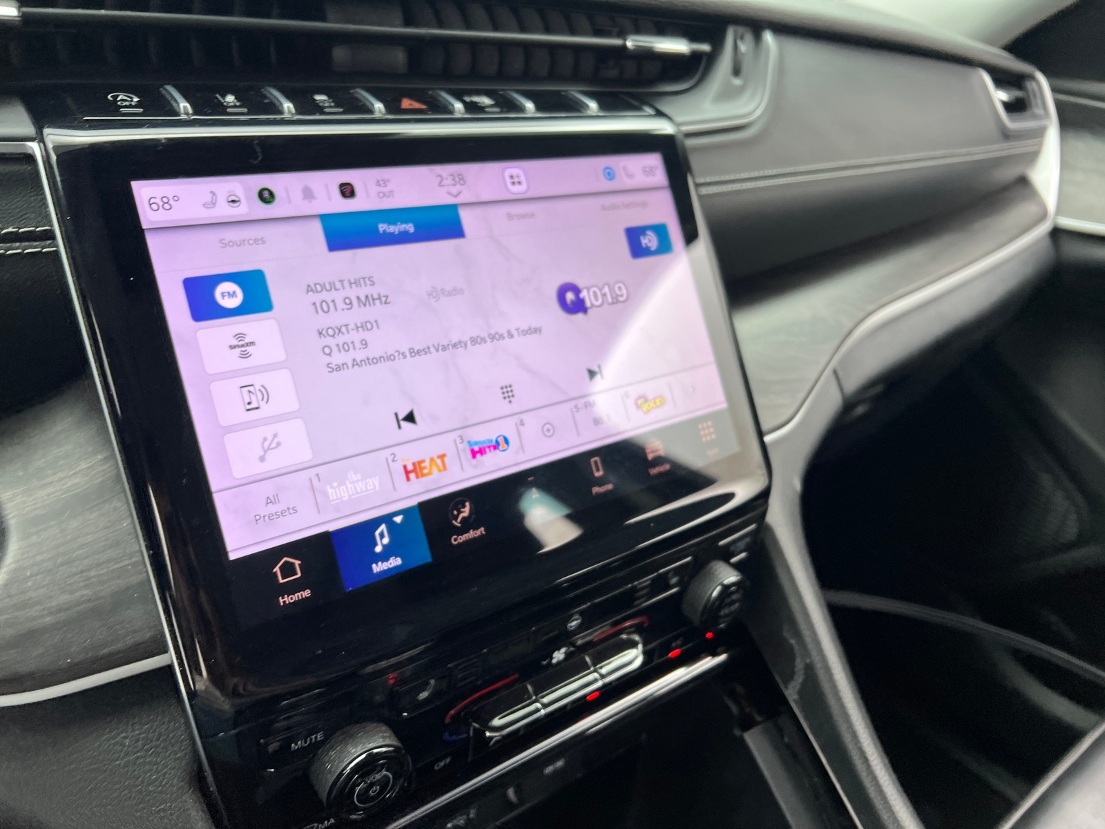 Thumbnail: 2023 Jeep Grand Cherokee - 3