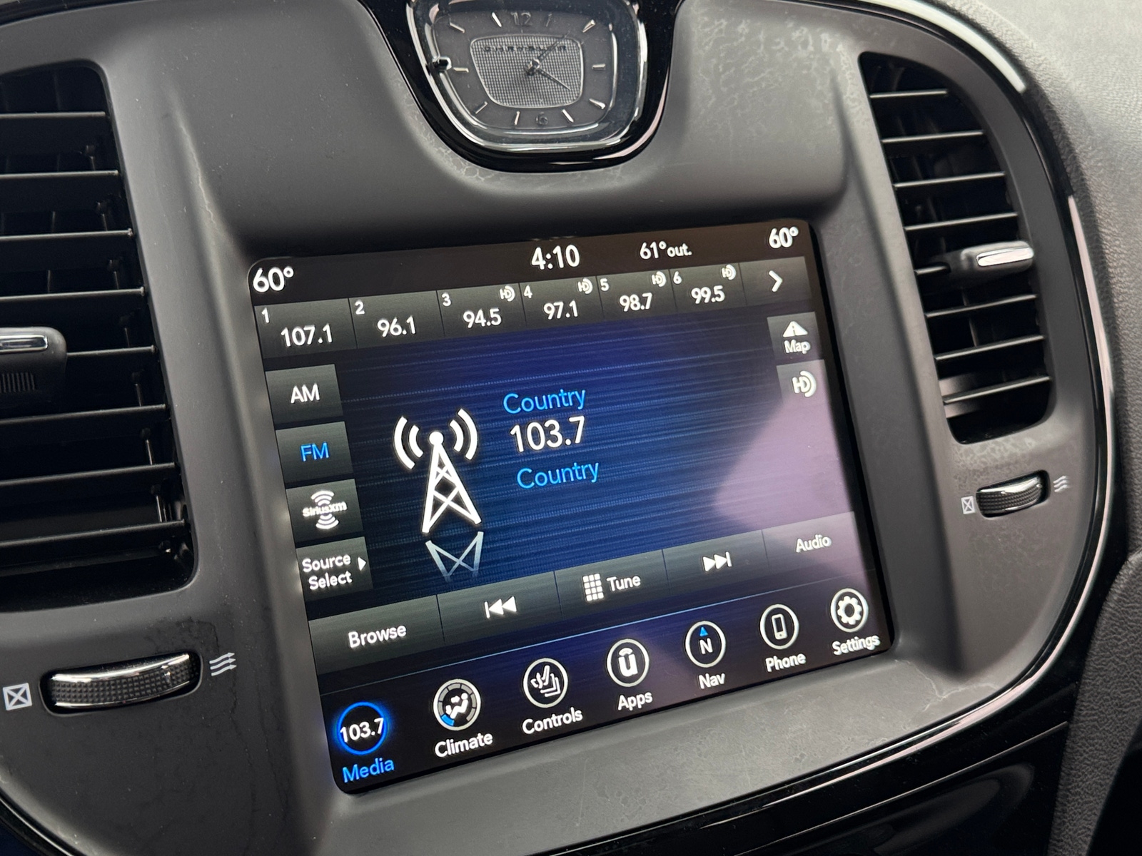 Thumbnail: 2023 Chrysler 300 - 3