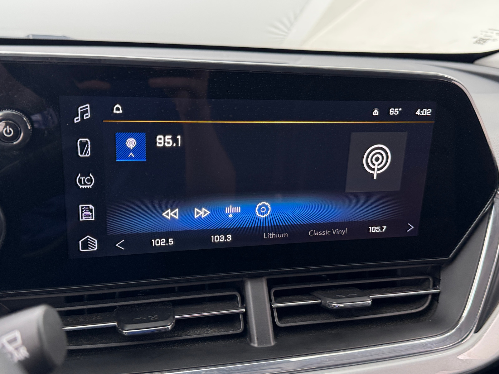 Thumbnail: 2025 Chevrolet Trax - 4