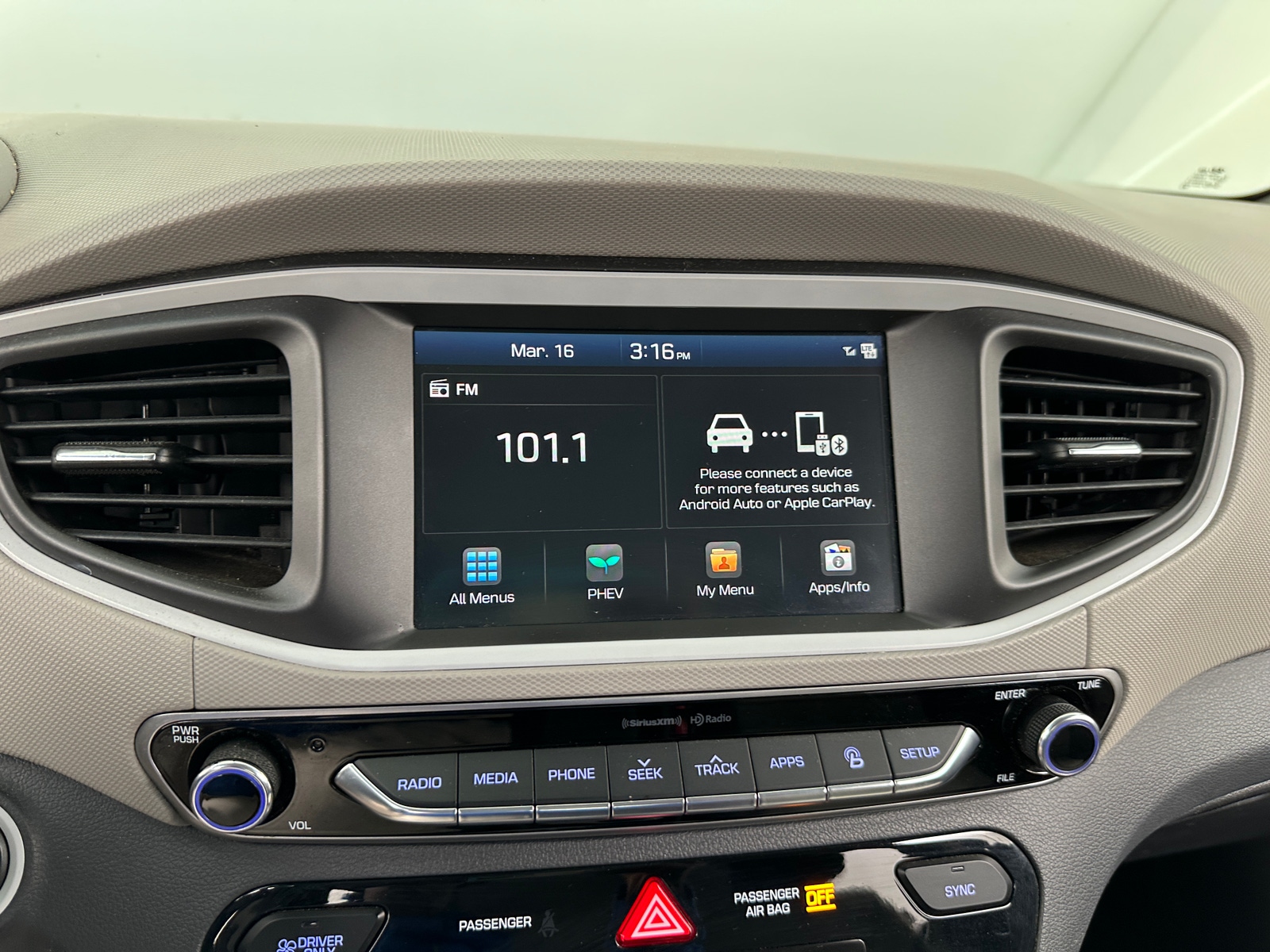 Thumbnail: 2019 Hyundai Ioniq - 4