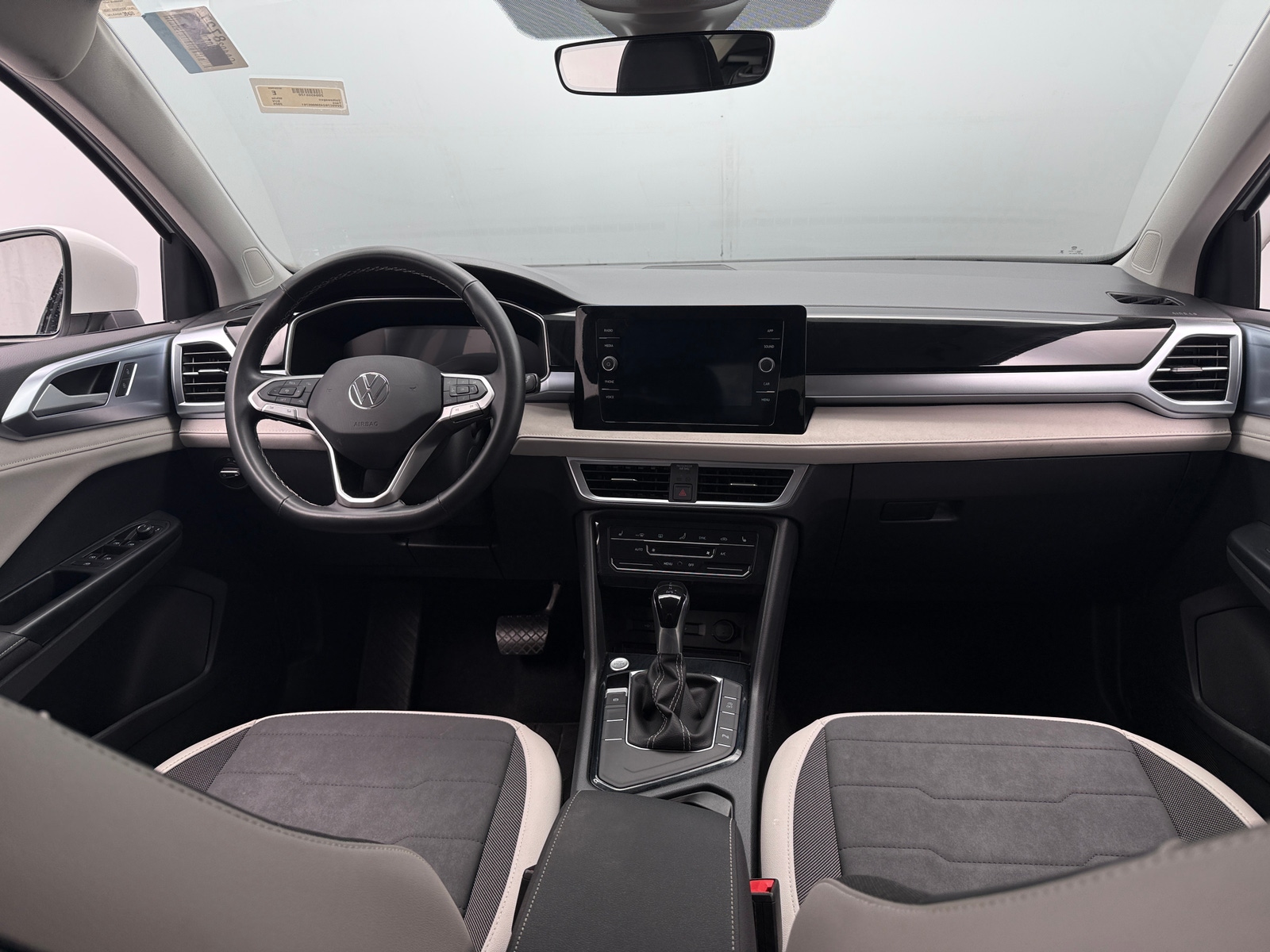 Thumbnail: 2025 Volkswagen Taos - 2