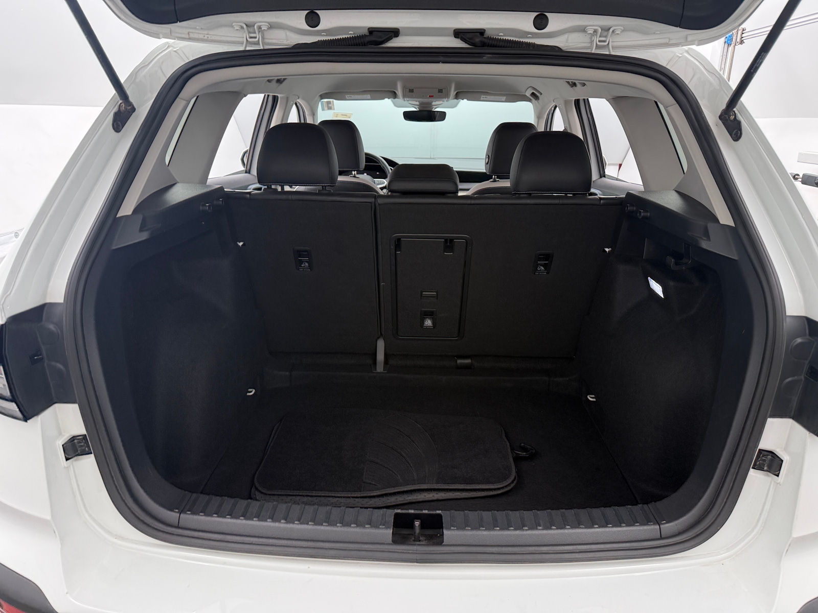 Thumbnail: 2025 Volkswagen Taos - 6