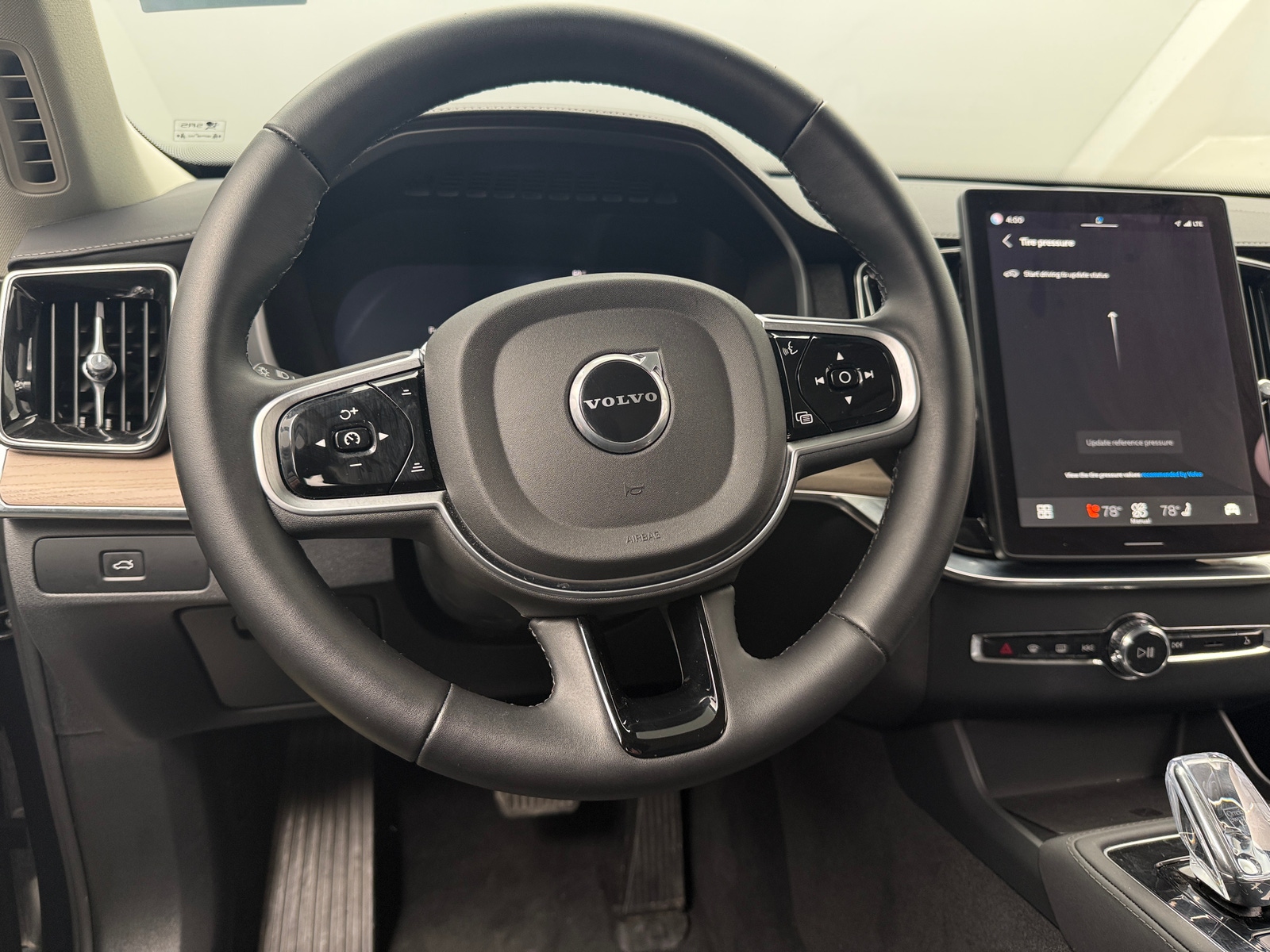 Thumbnail: 2025 Volvo XC90 - 4