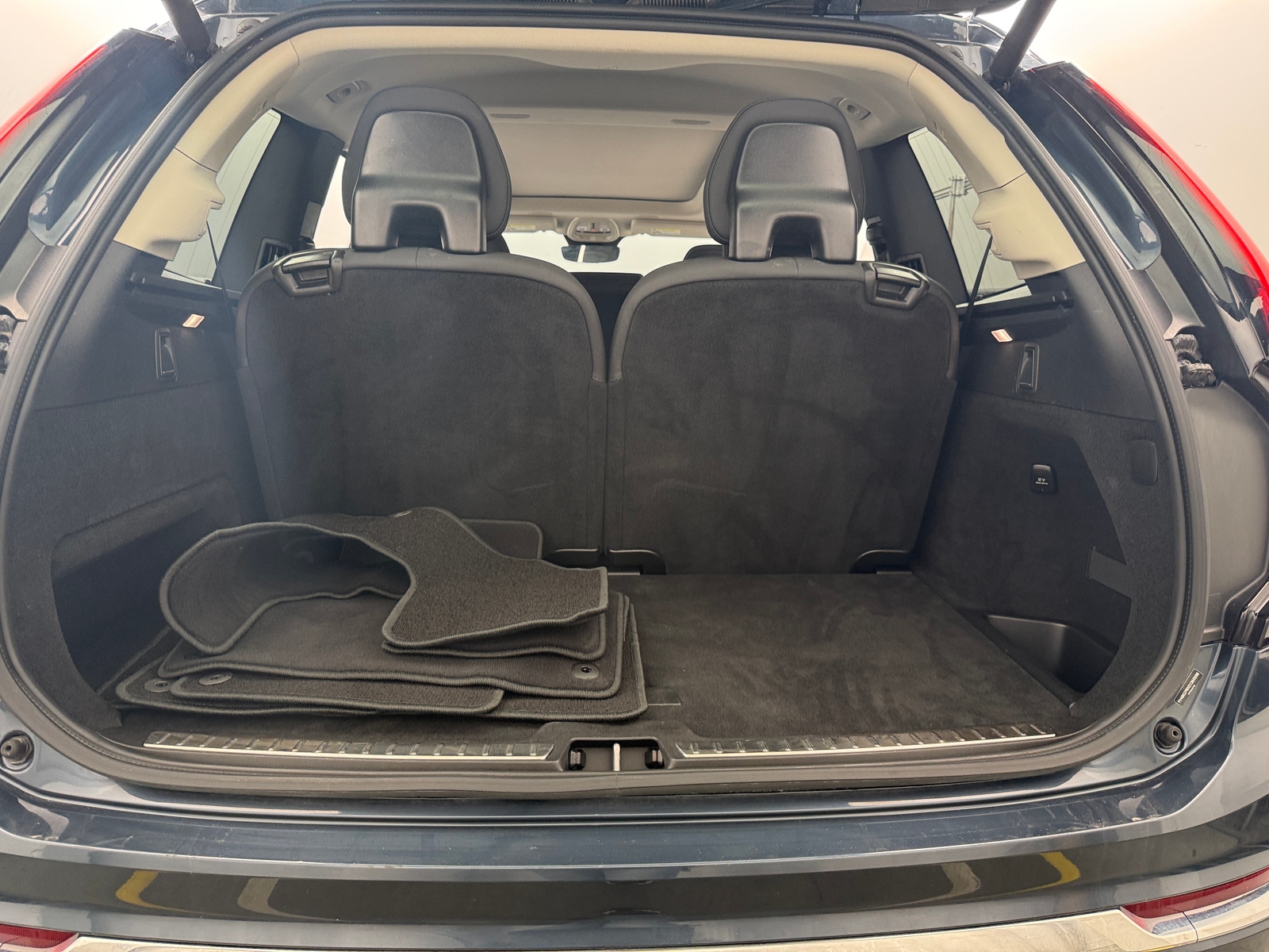 Thumbnail: 2025 Volvo XC90 - 6