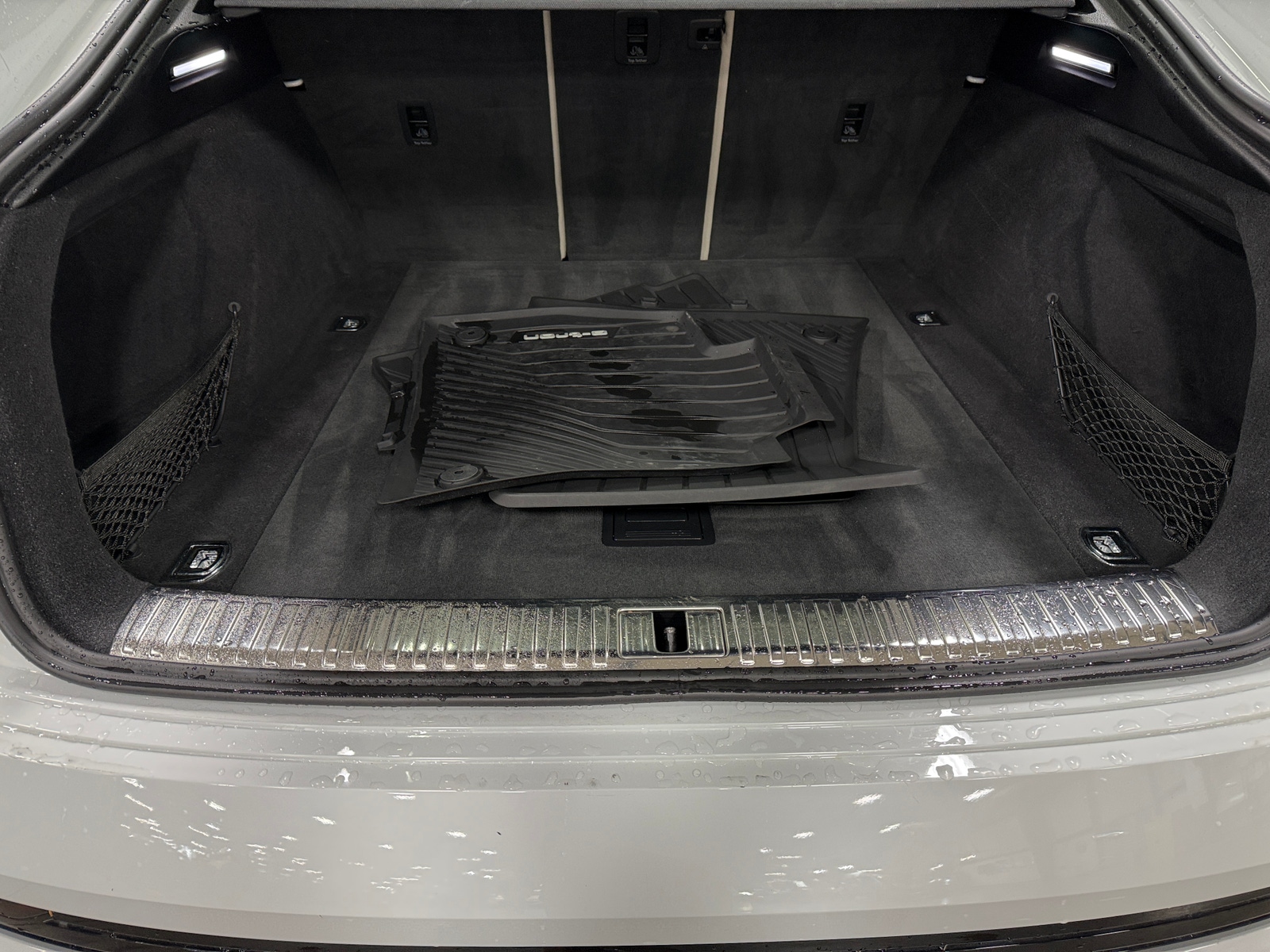 Thumbnail: 2021 Audi e-tron S - 6