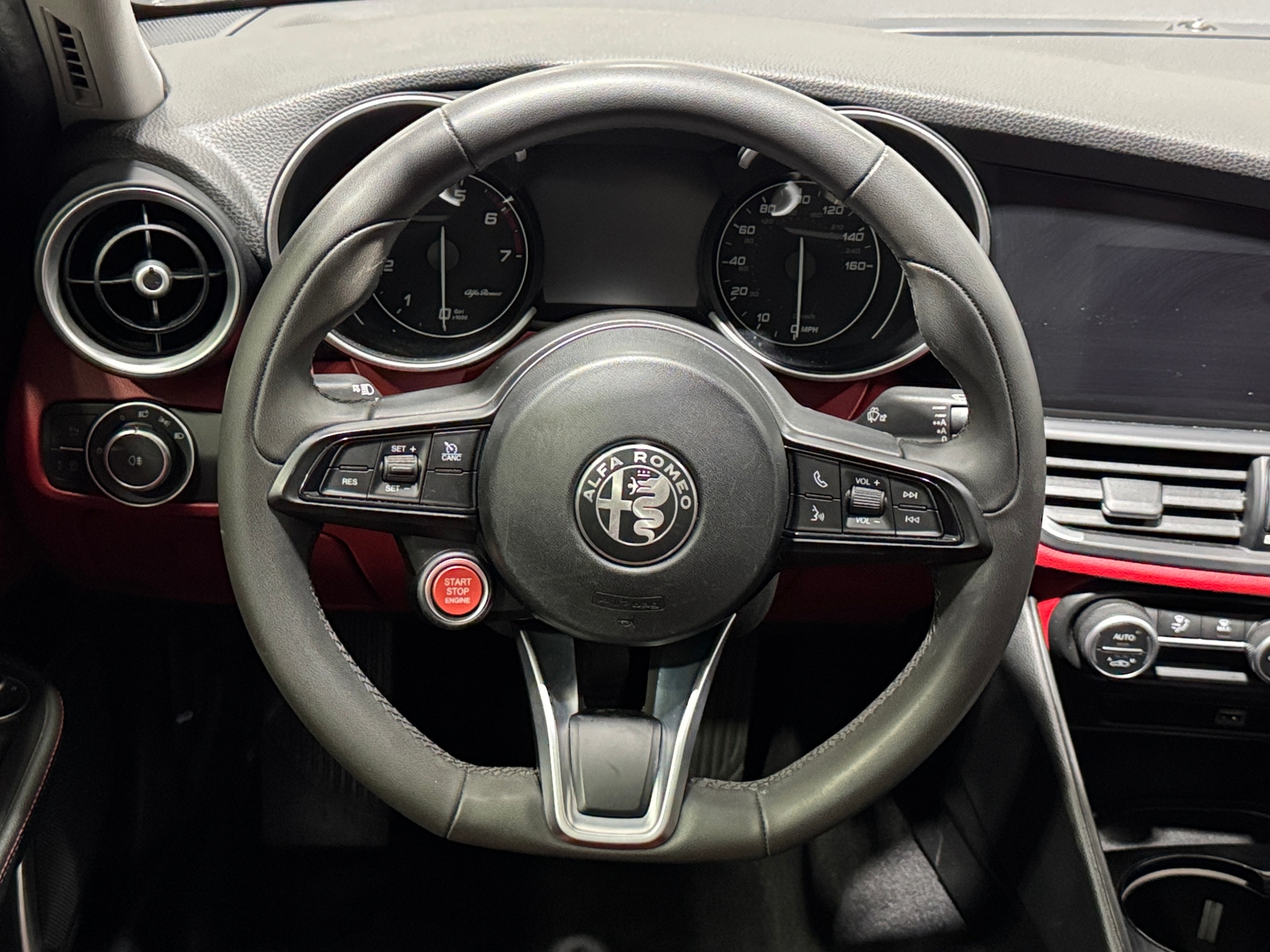 Thumbnail: 2020 Alfa Romeo Giulia - 4