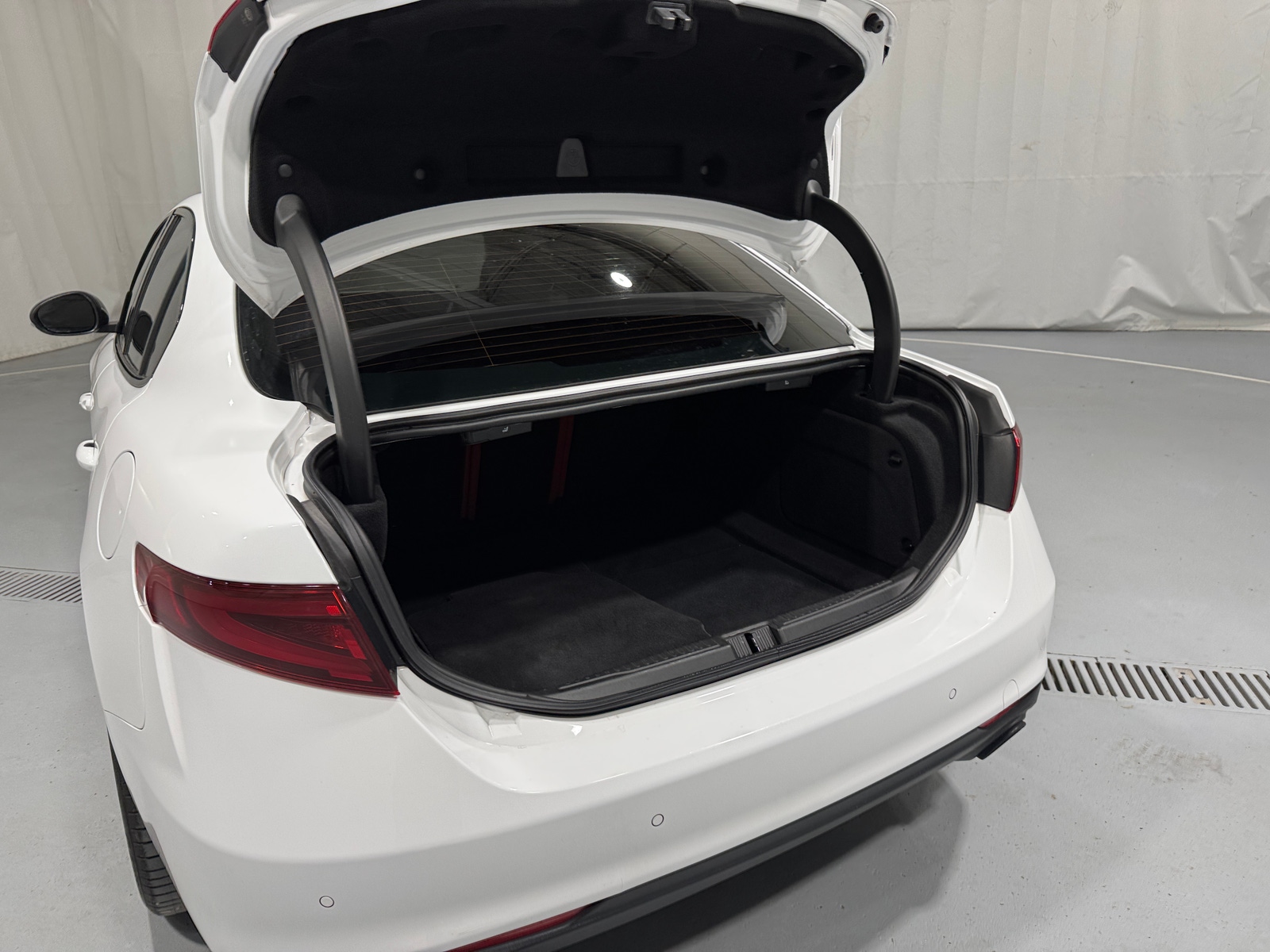 Thumbnail: 2020 Alfa Romeo Giulia - 6