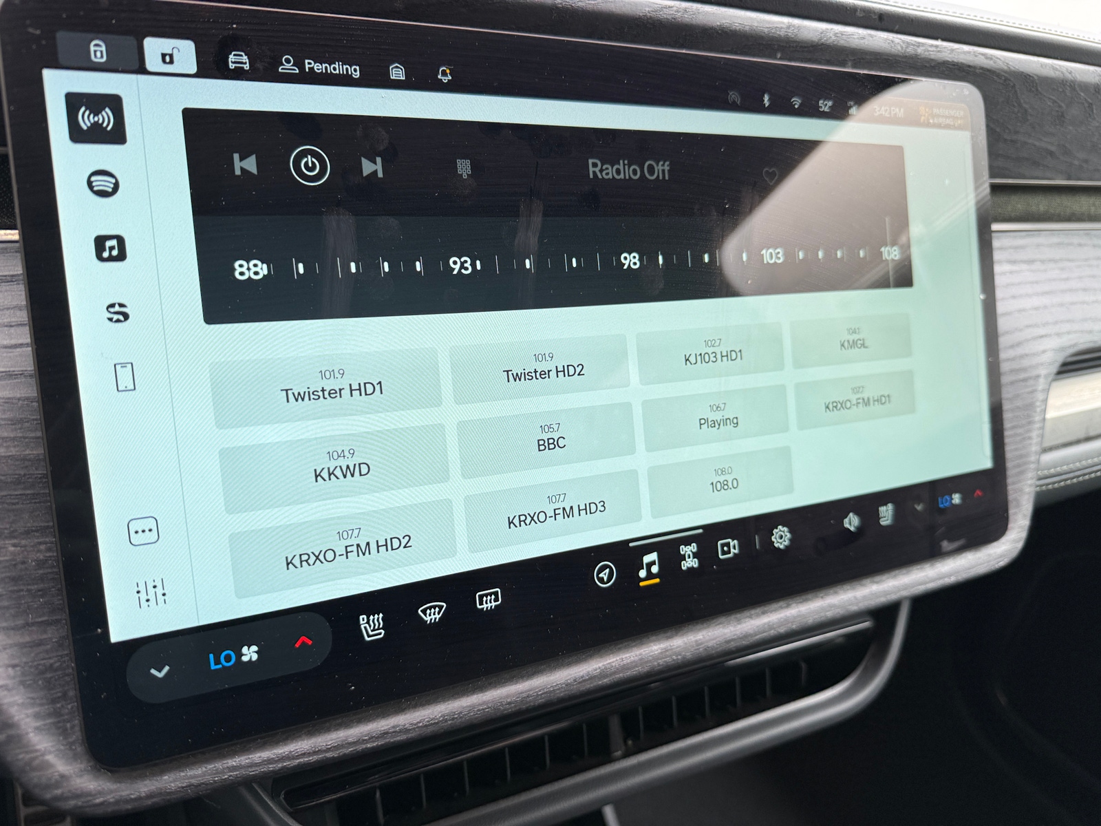 Thumbnail: 2022 Rivian R1T - 3