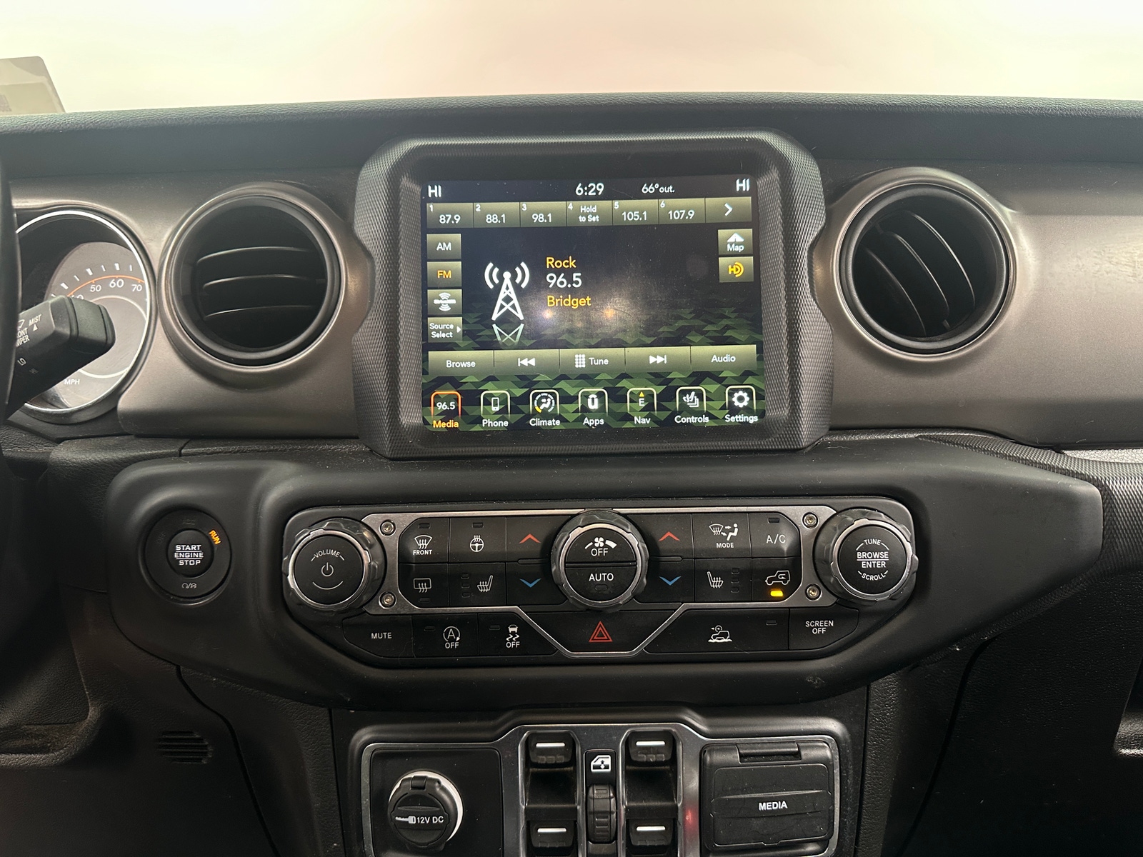 Thumbnail: 2021 Jeep Gladiator - 4