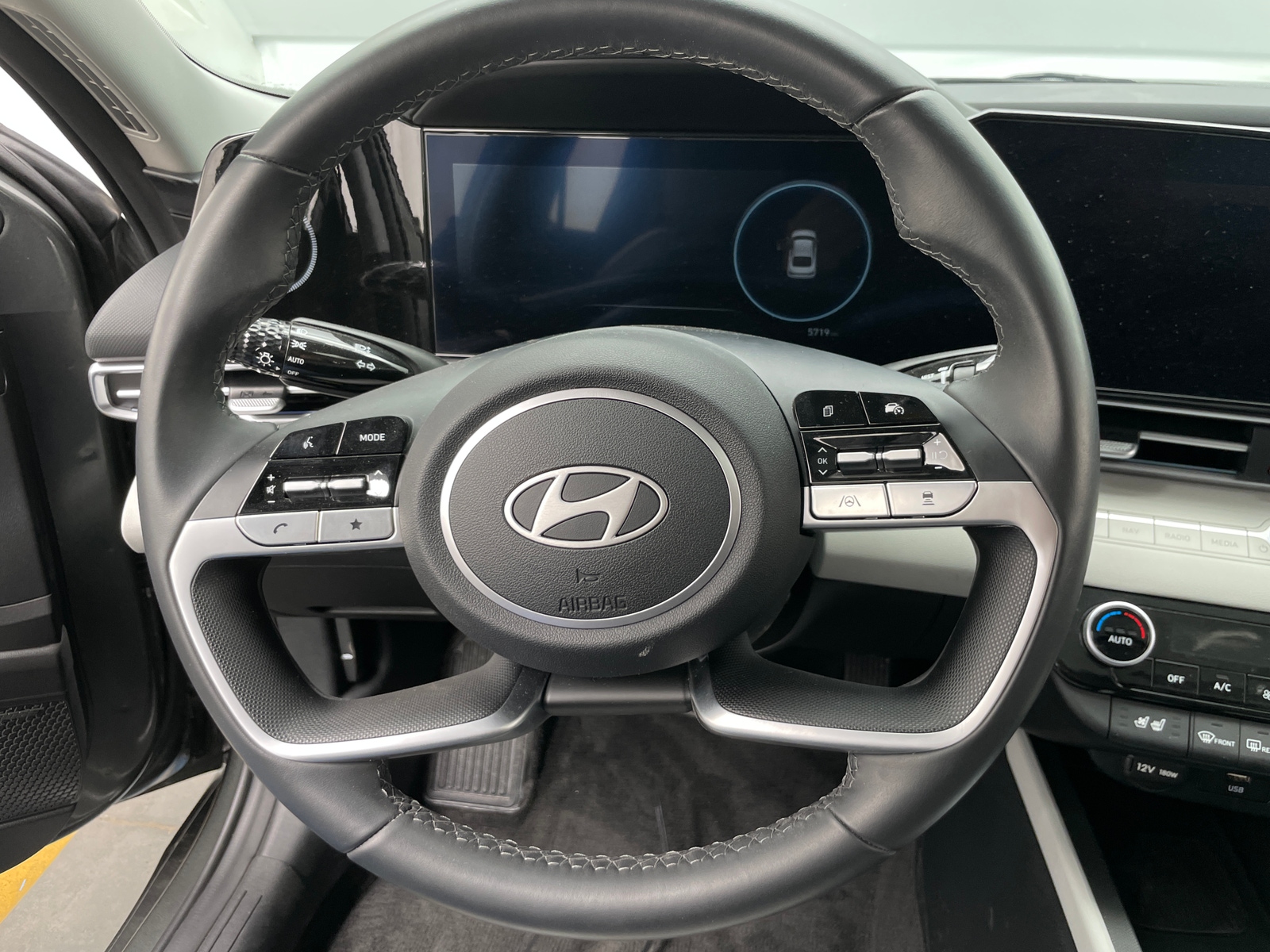 Thumbnail: 2025 Hyundai Elantra - 4