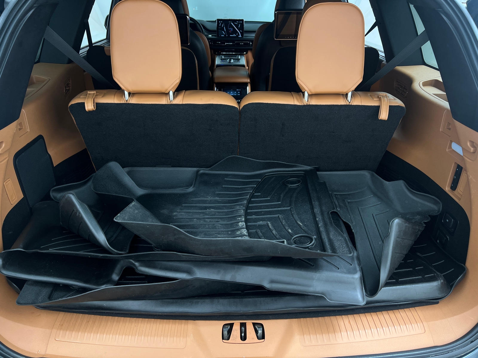 Thumbnail: 2023 Lincoln Aviator - 6