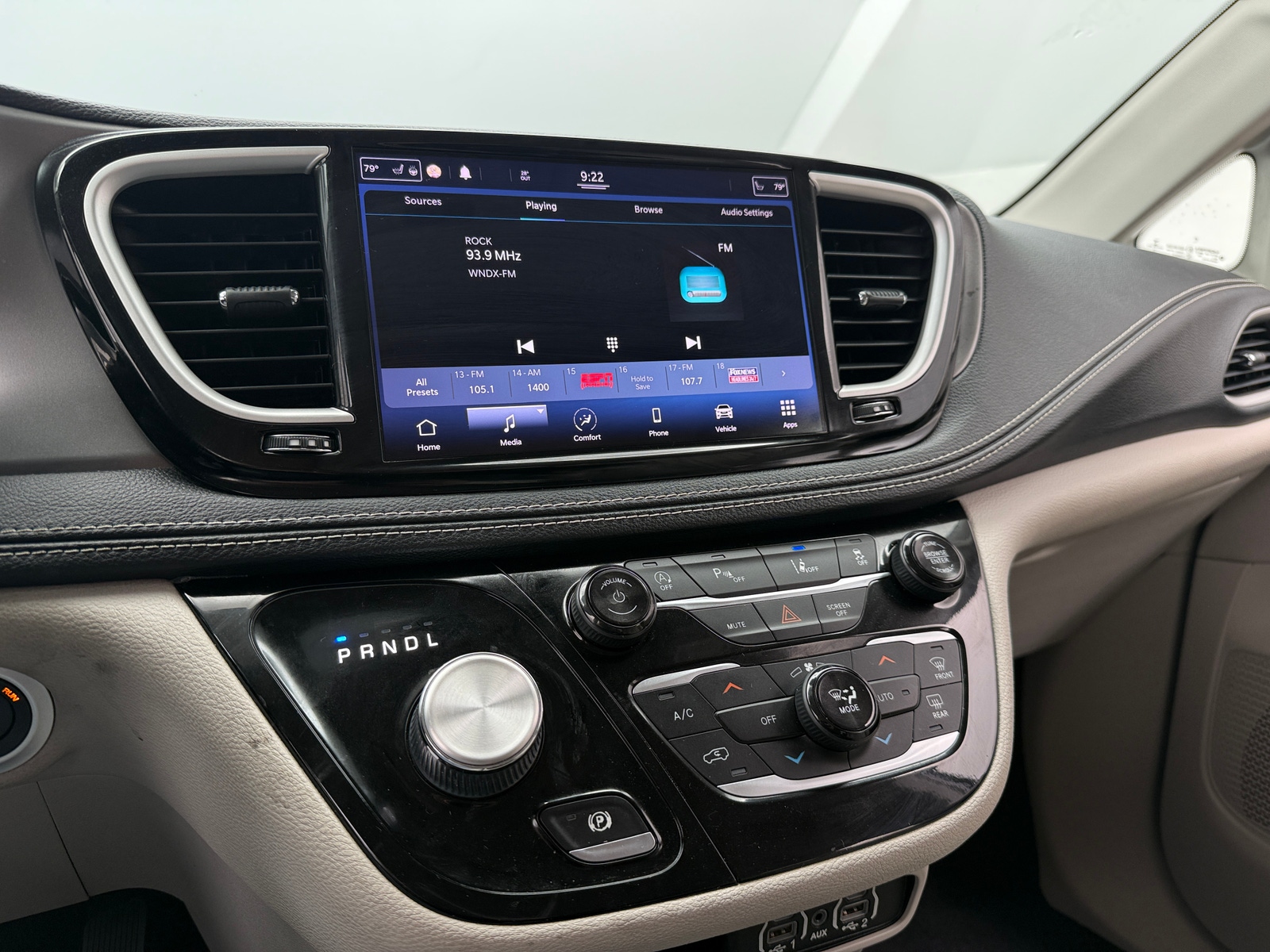 Thumbnail: 2021 Chrysler Pacifica - 3