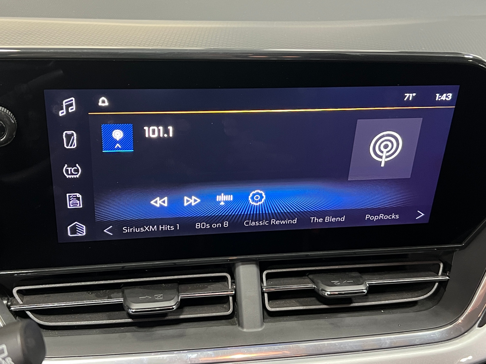 Thumbnail: 2025 Chevrolet Trax - 4