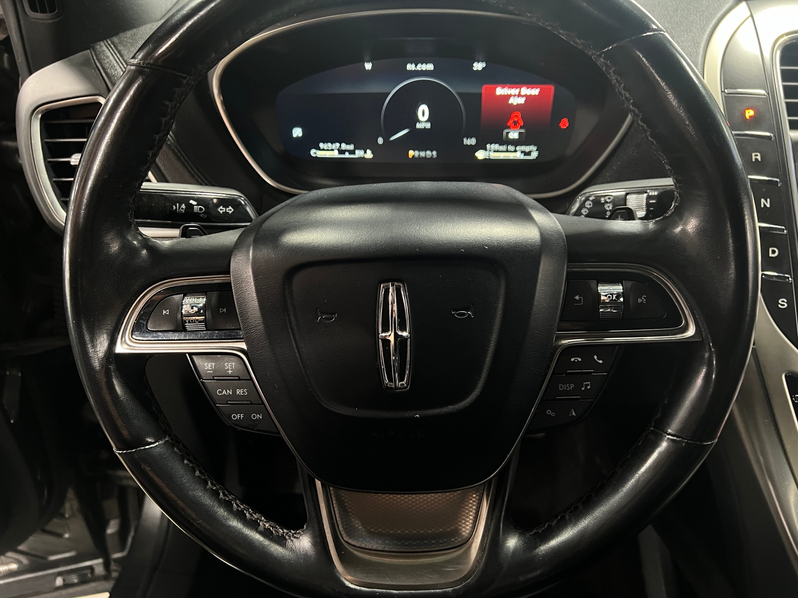 Thumbnail: 2019 Lincoln Nautilus - 4