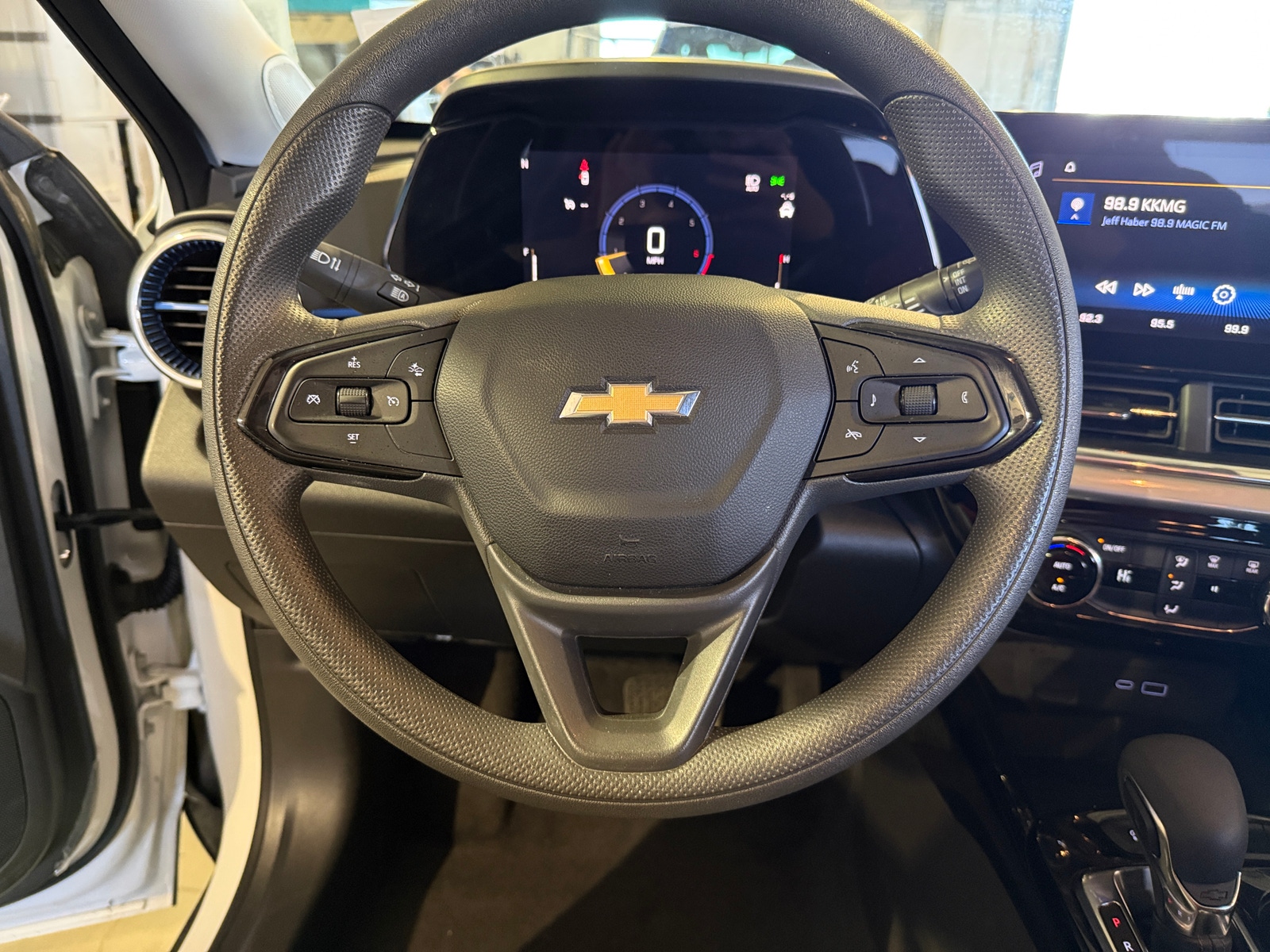 Thumbnail: 2025 Chevrolet Trax - 5