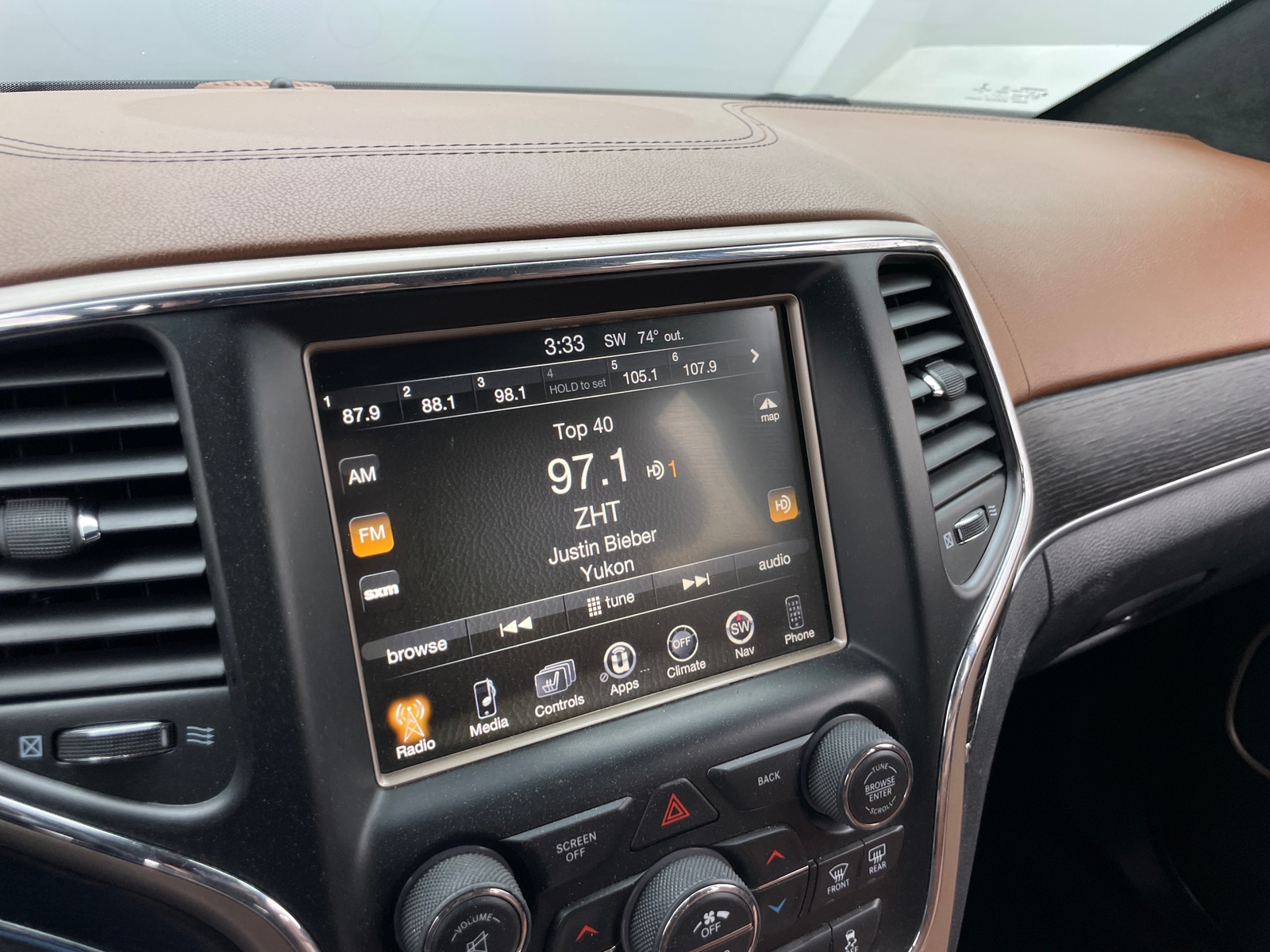 Thumbnail: 2017 Jeep Grand Cherokee - 3