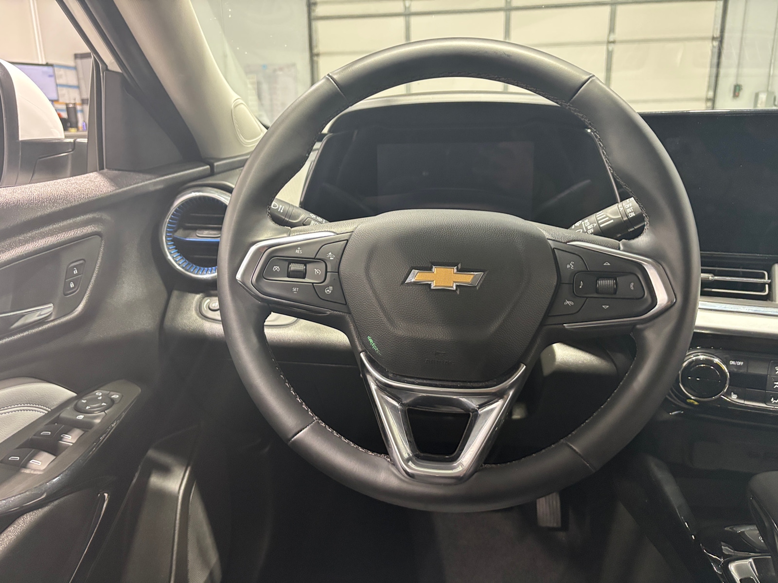 Thumbnail: 2025 Chevrolet Trax - 5