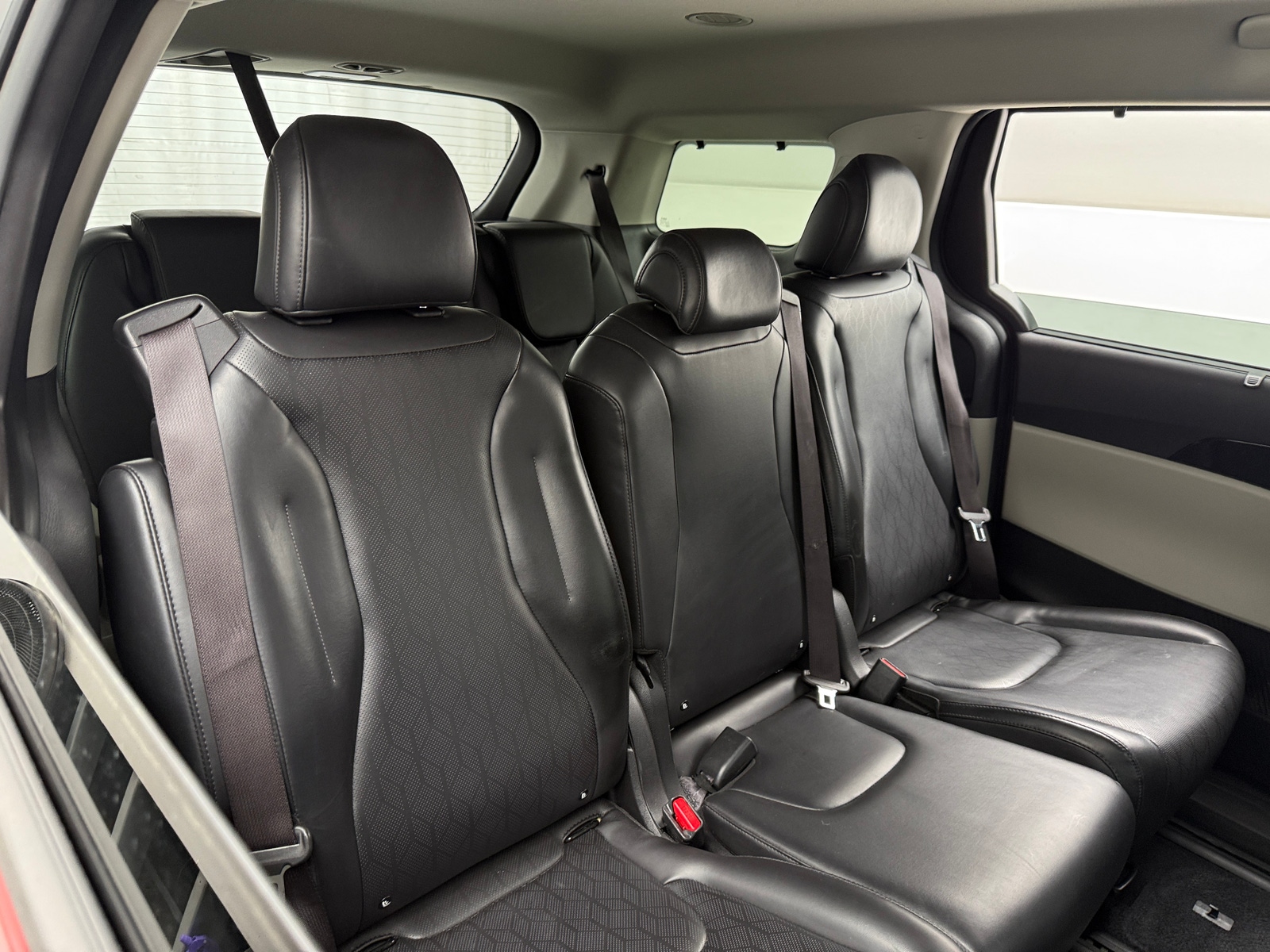 Thumbnail: 2023 Kia Carnival - 5