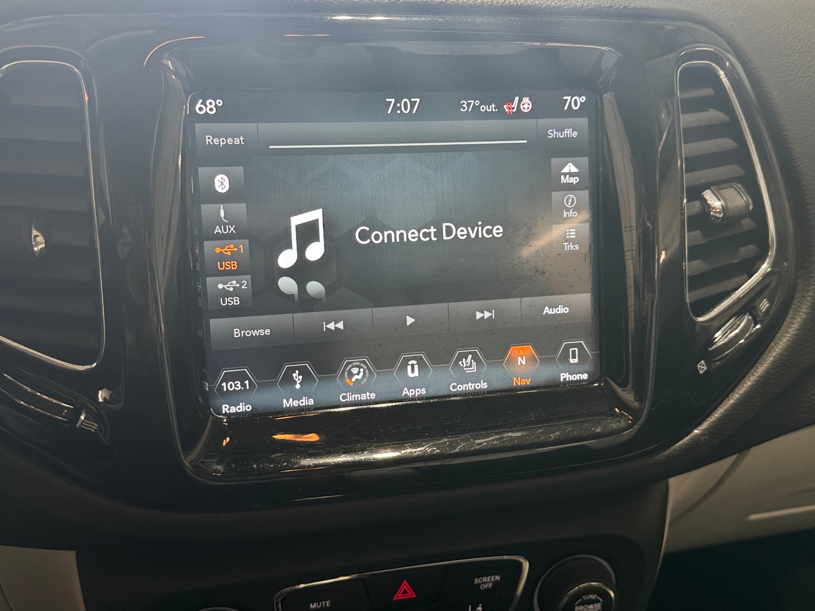 Thumbnail: 2018 Jeep Compass - 3