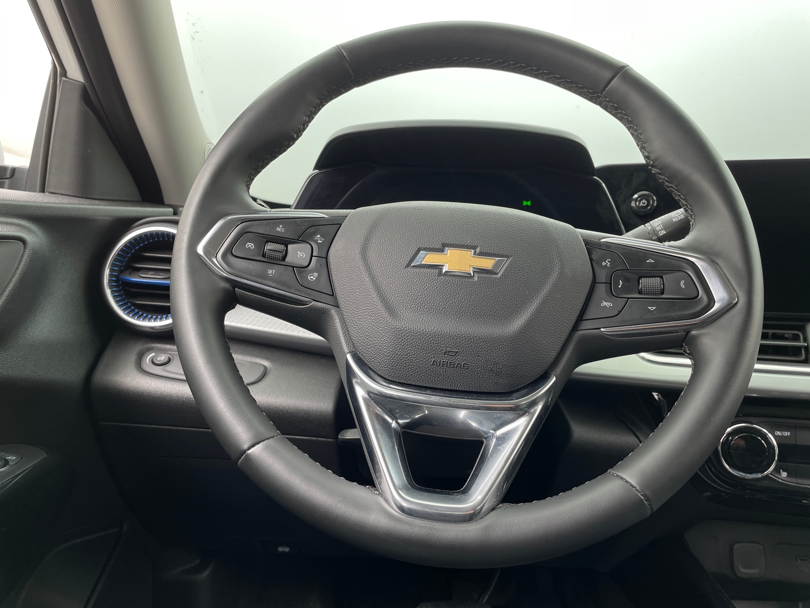 Thumbnail: 2025 Chevrolet Trax - 5