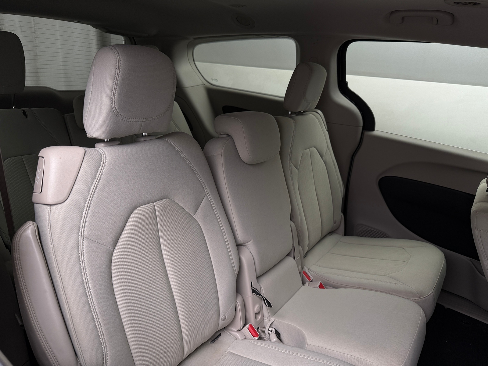 Thumbnail: 2017 Chrysler Pacifica - 6