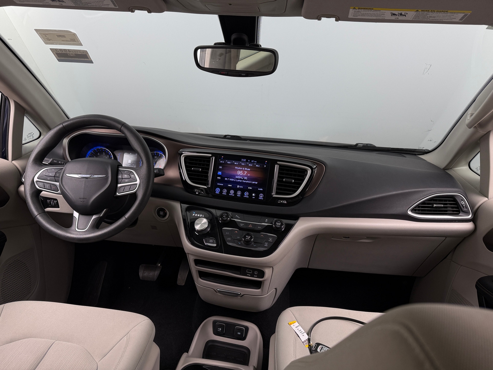 Thumbnail: 2017 Chrysler Pacifica - 3