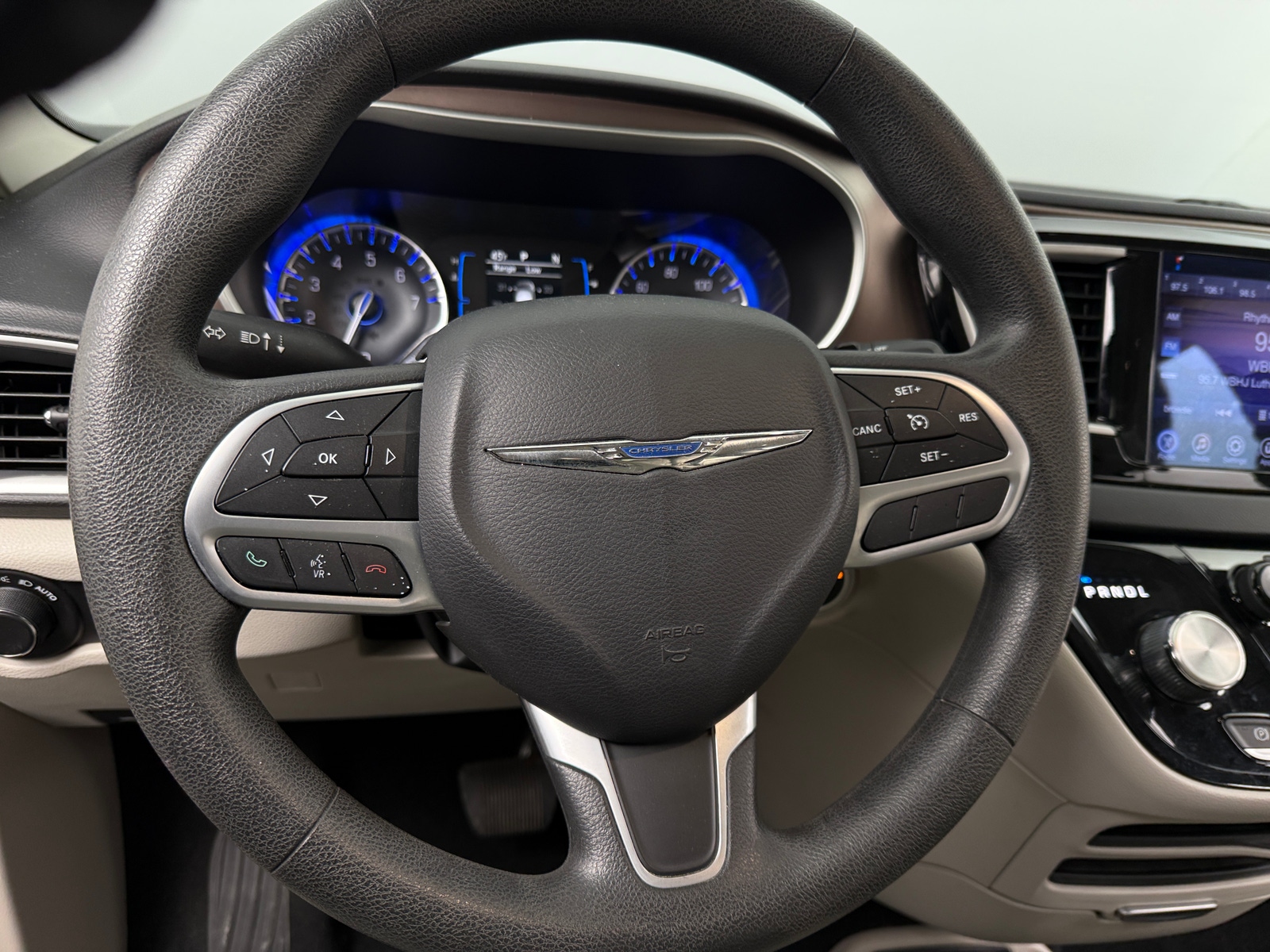 Thumbnail: 2017 Chrysler Pacifica - 5