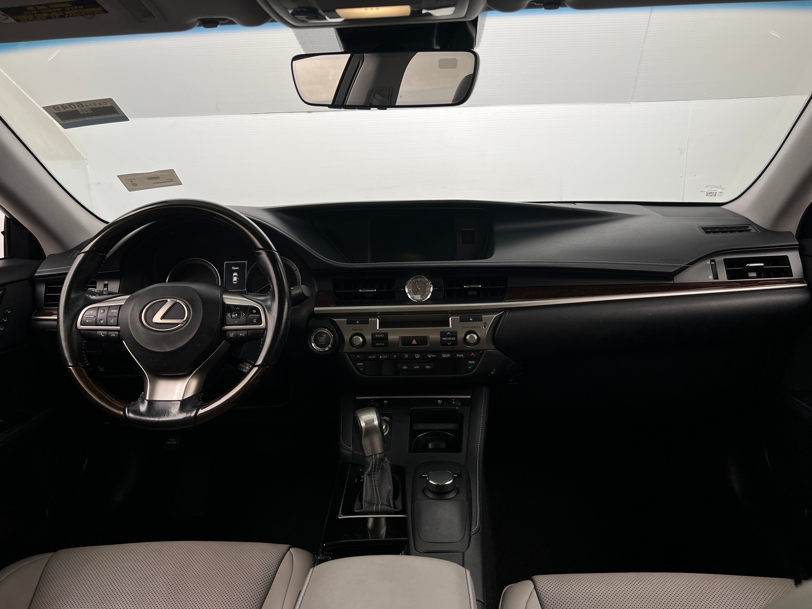 Thumbnail: 2017 Lexus ES - 3