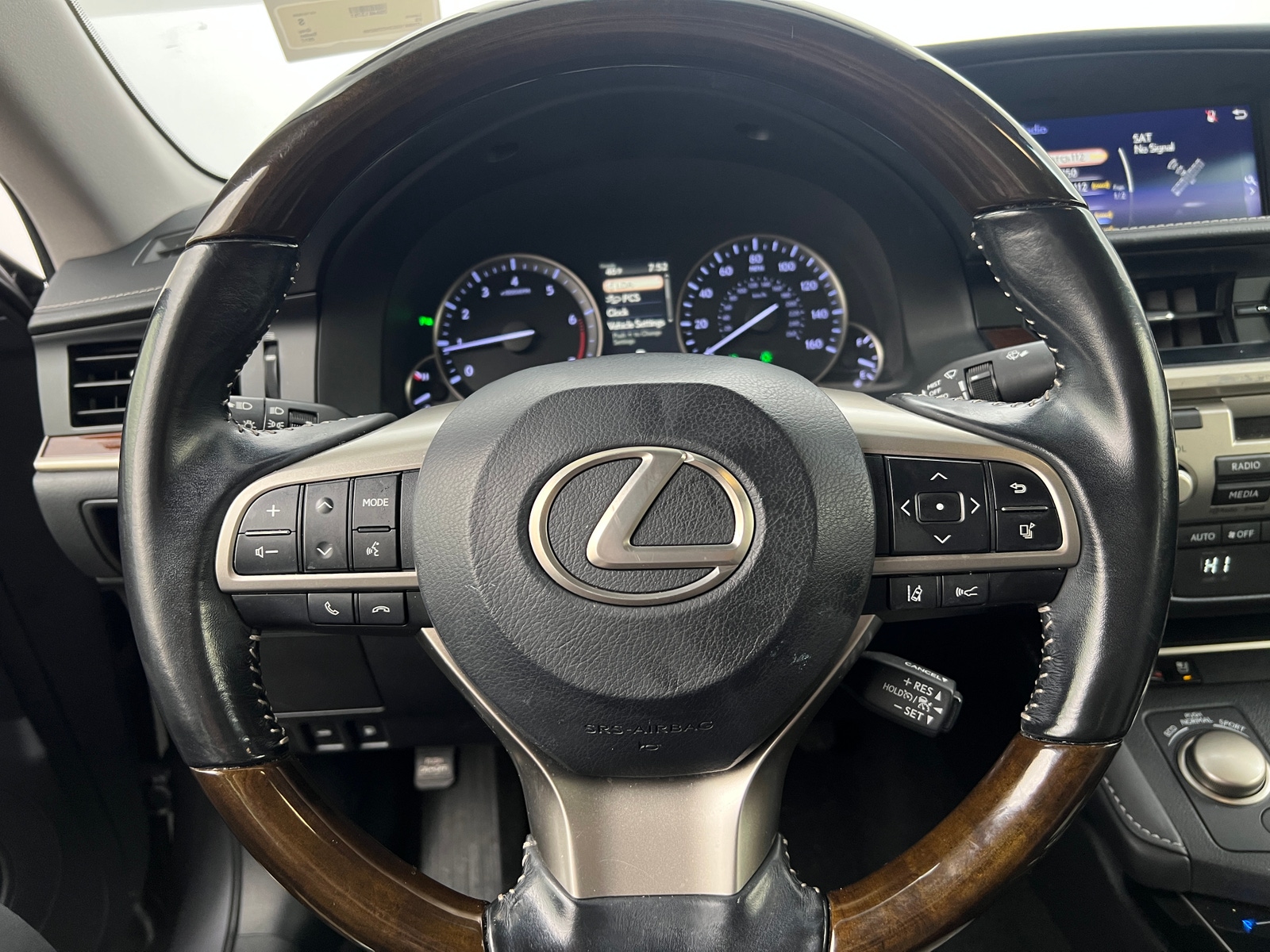 Thumbnail: 2017 Lexus ES - 5
