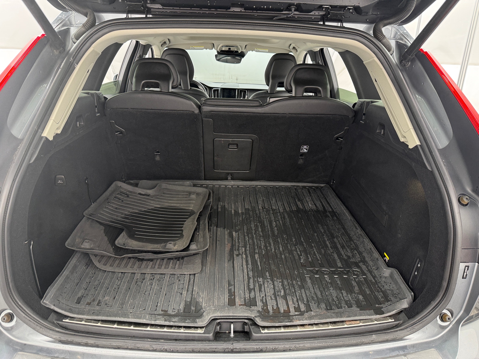 Thumbnail: 2018 Volvo XC60 - 6