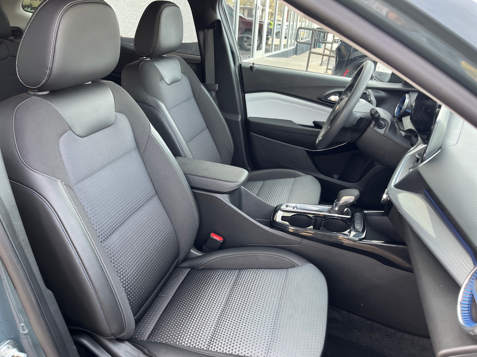 Thumbnail: 2025 Chevrolet Trax - 2