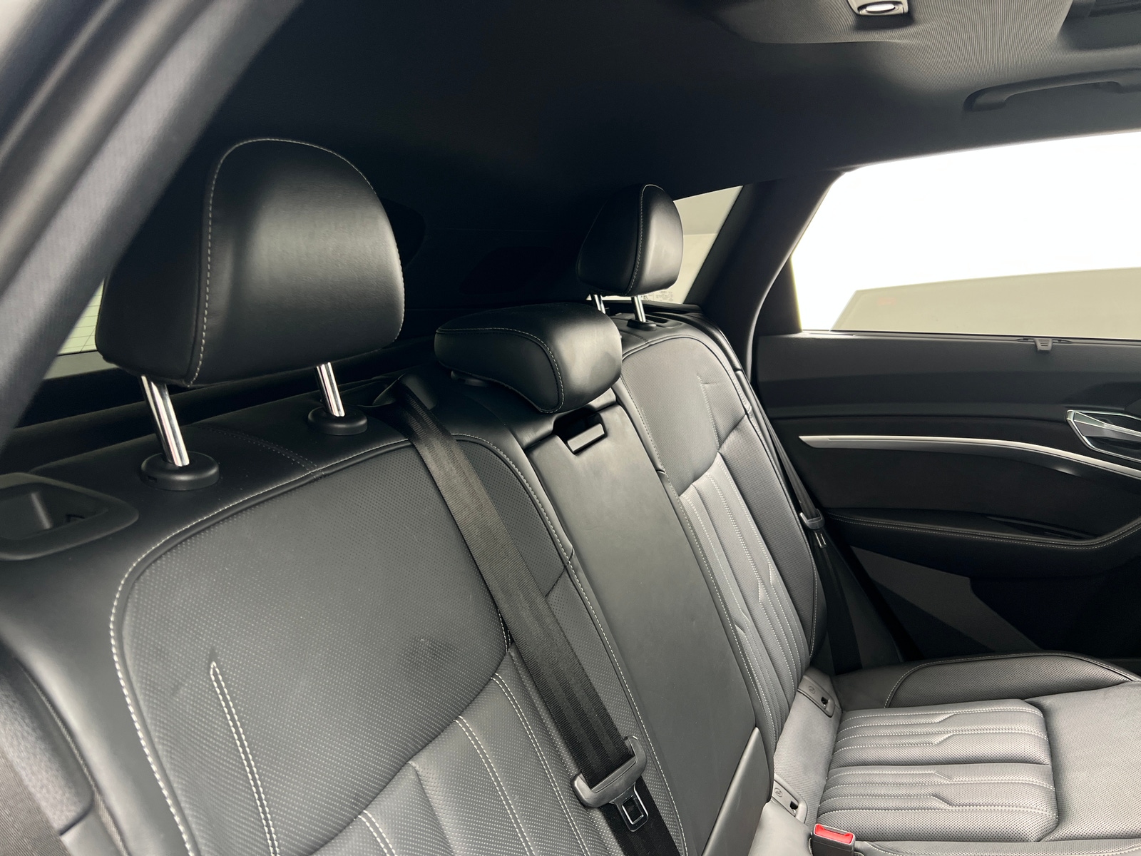 Thumbnail: 2019 Audi e-tron - 5