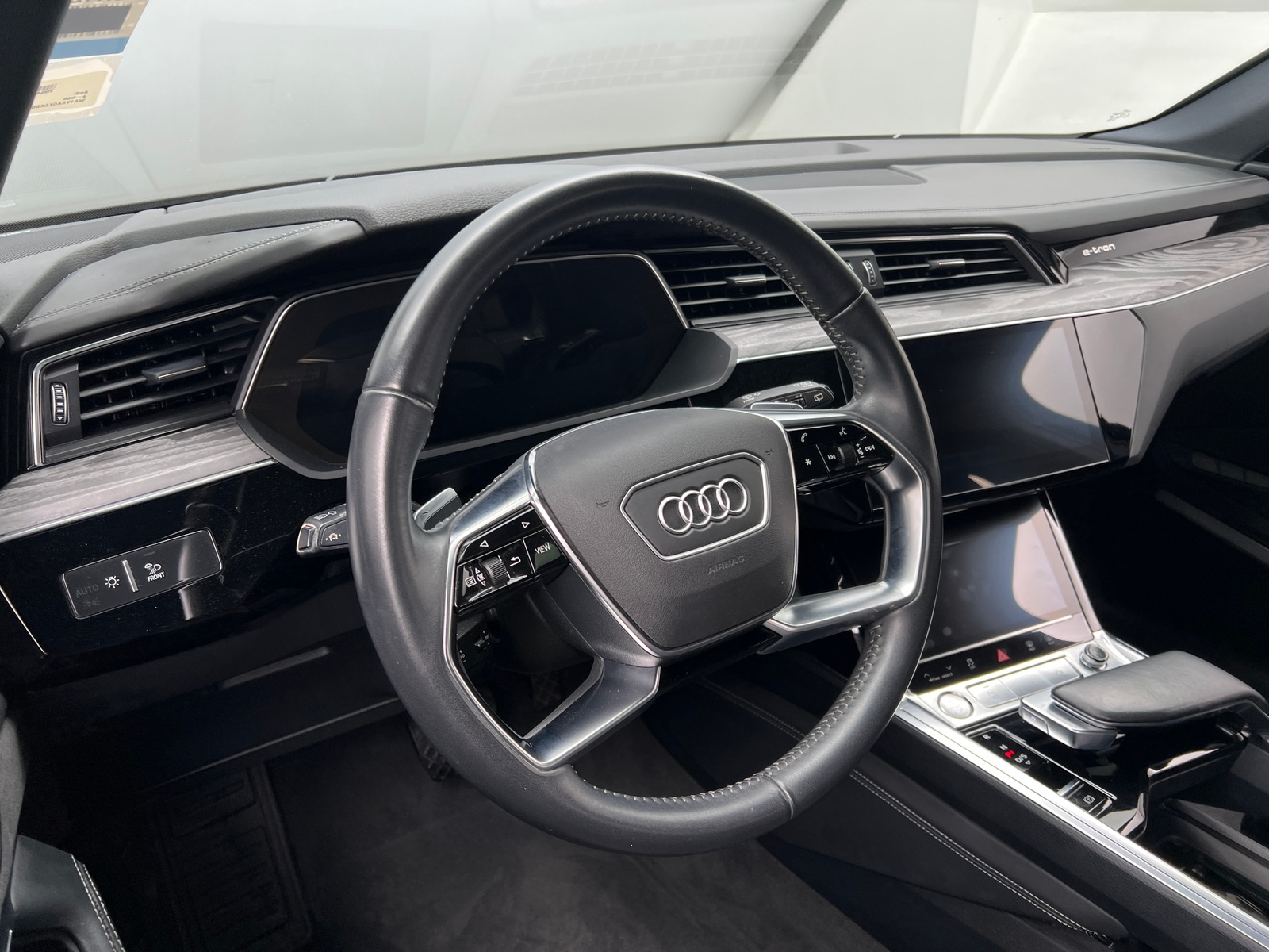 Thumbnail: 2019 Audi e-tron - 4