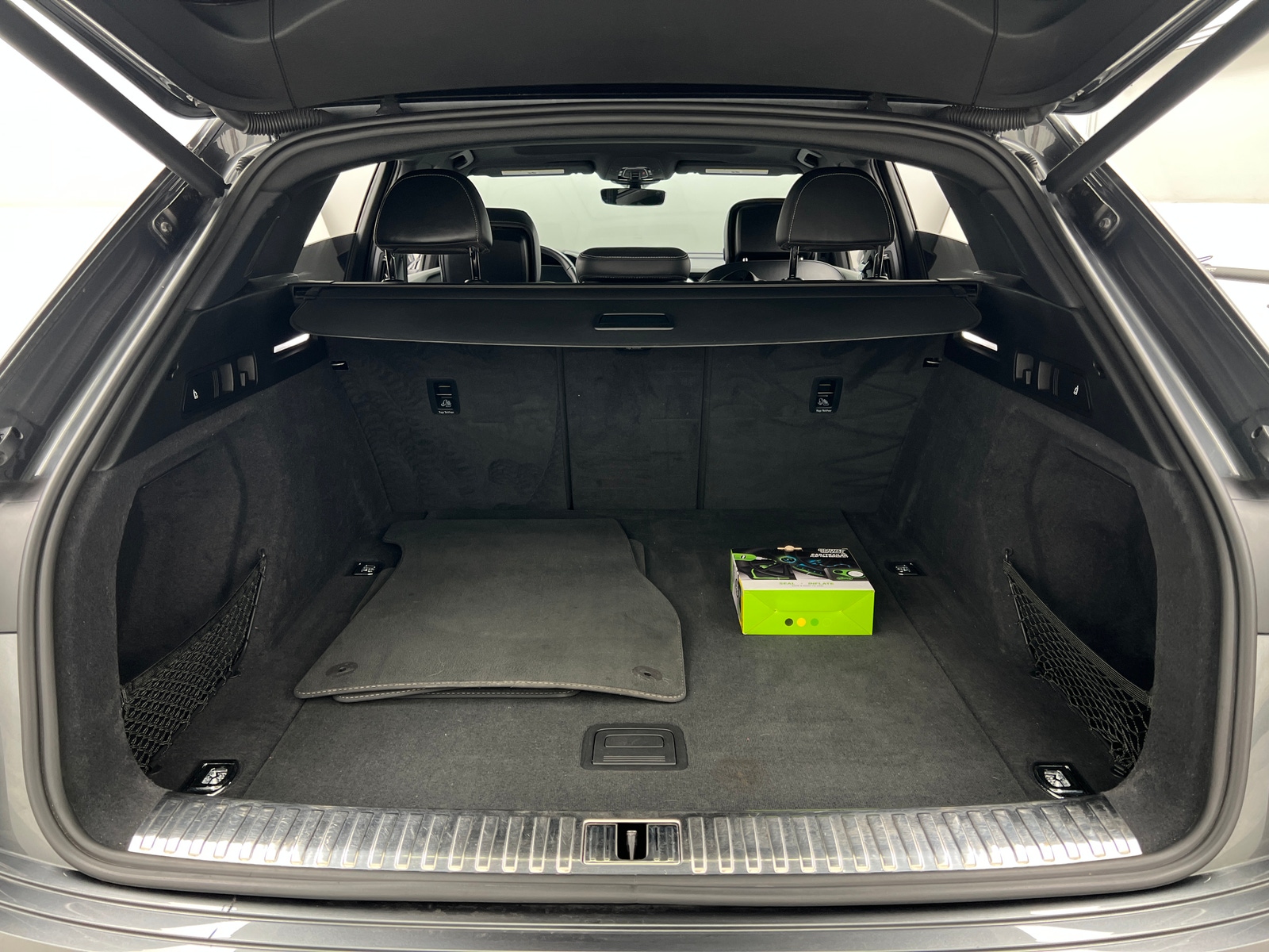 Thumbnail: 2019 Audi e-tron - 6