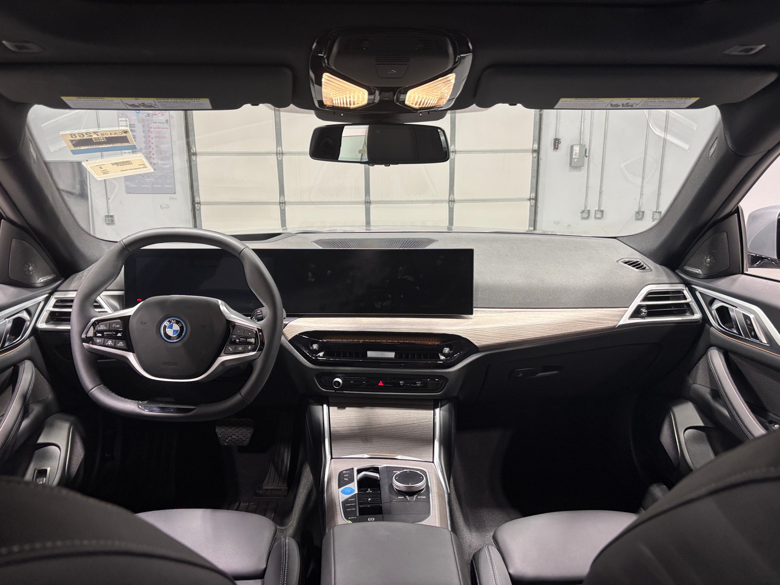 Thumbnail: 2025 BMW i4 - 2