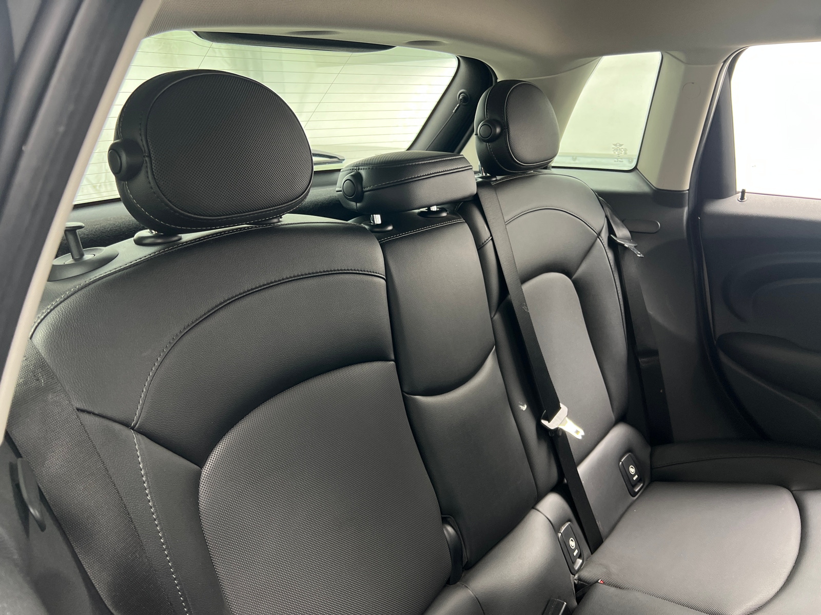 Thumbnail: 2016 MINI Cooper Hardtop - 5