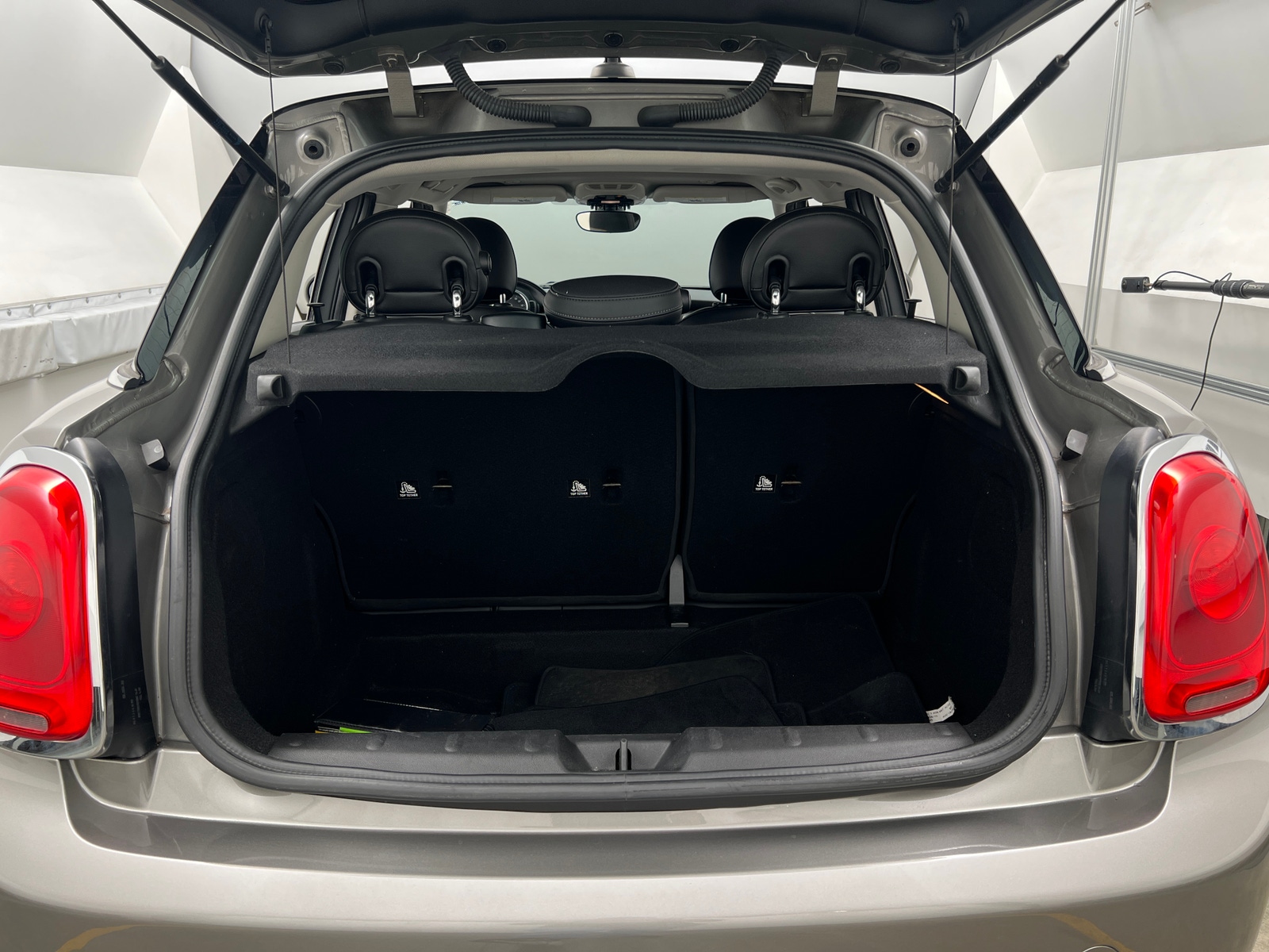 Thumbnail: 2016 MINI Cooper Hardtop - 6