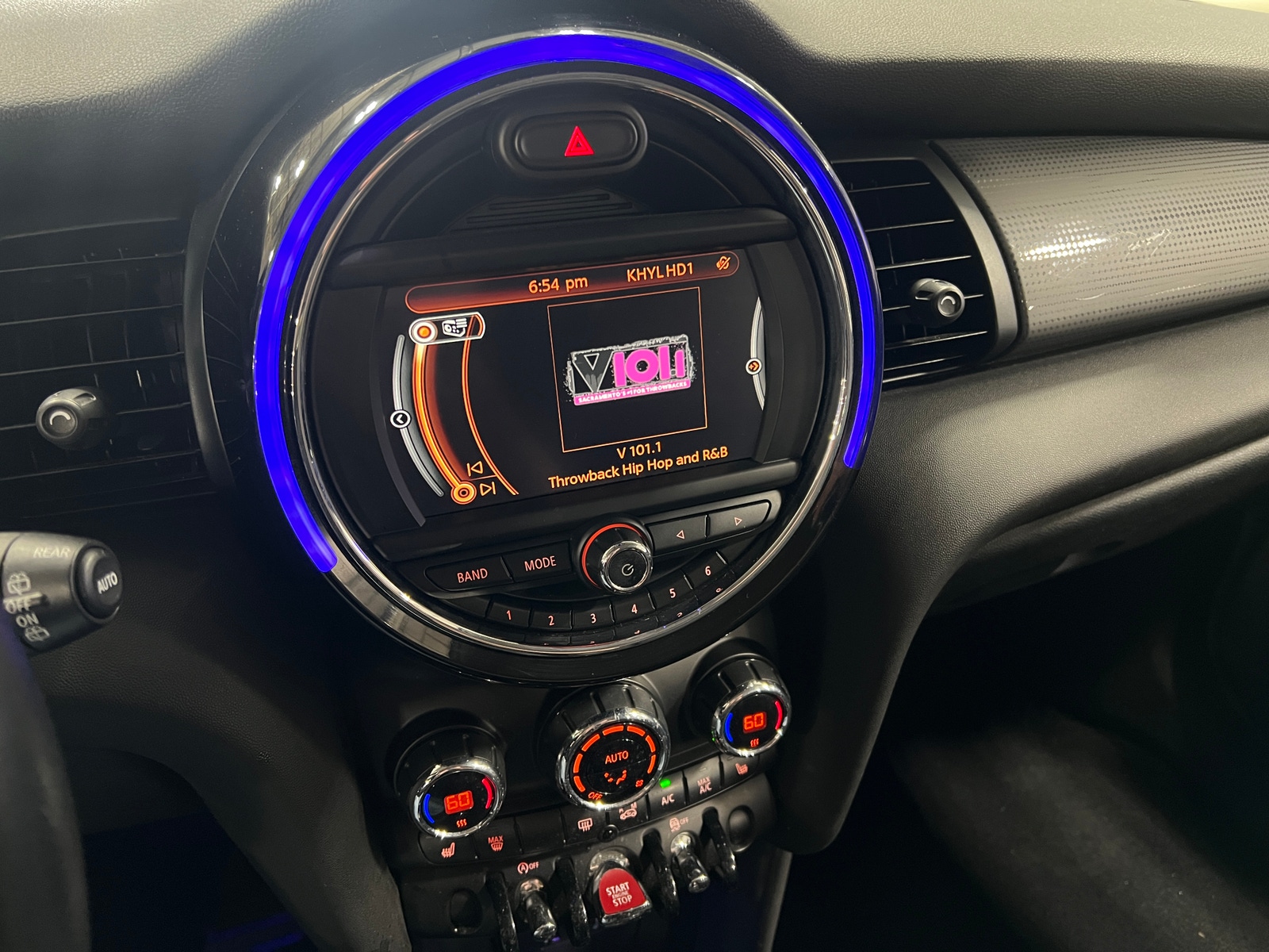 Thumbnail: 2016 MINI Cooper Hardtop - 3