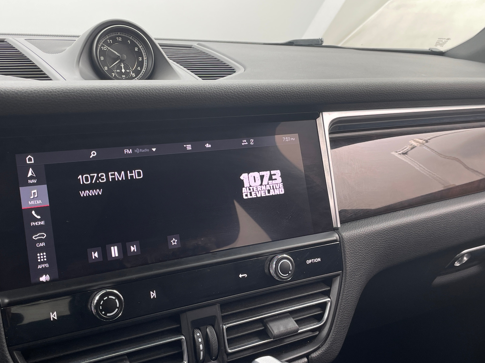 Thumbnail: 2022 Porsche Macan - 3