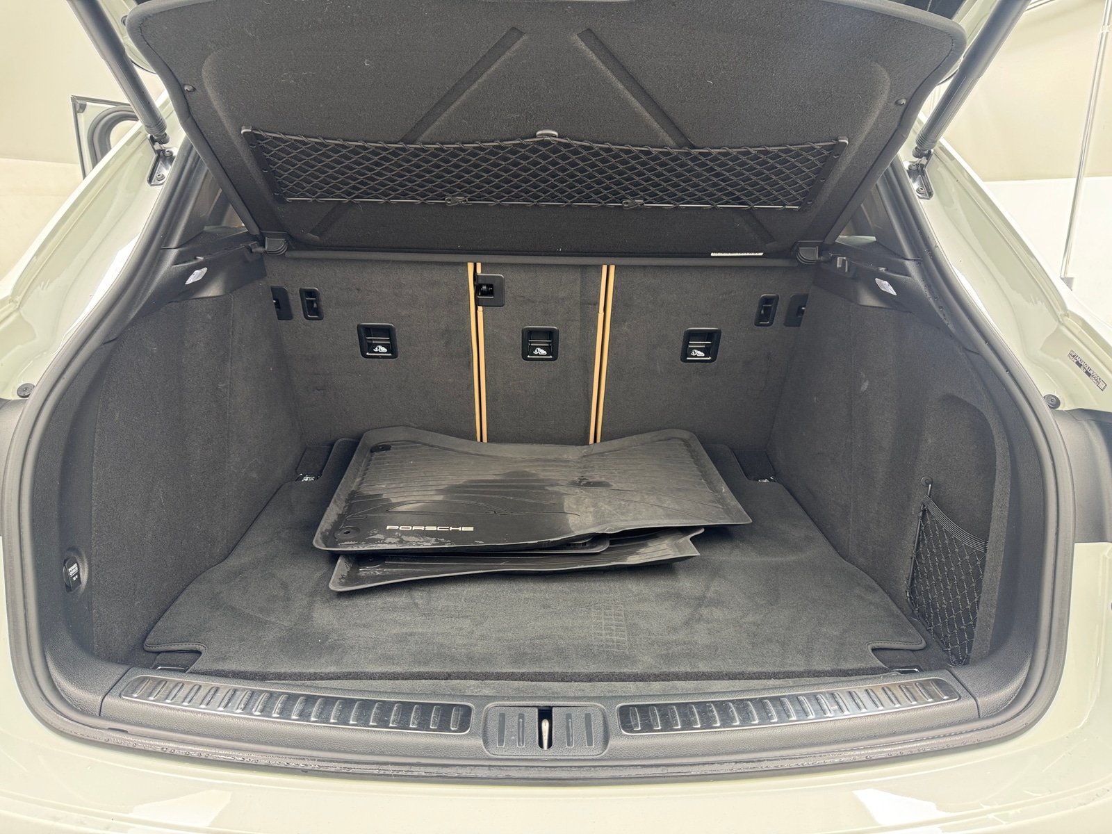 Thumbnail: 2020 Porsche Macan - 6