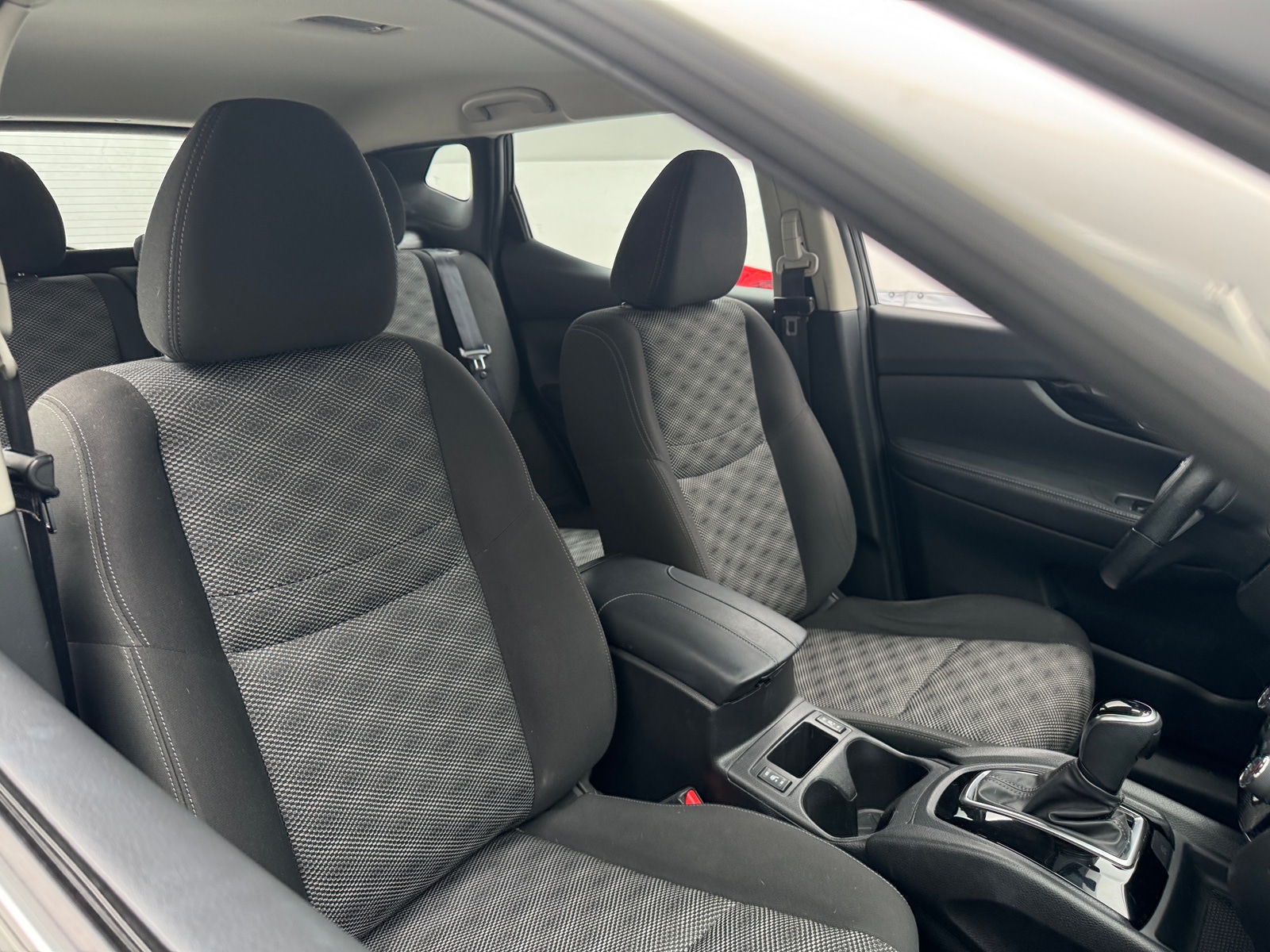 Thumbnail: 2017 Nissan Rogue Sport - 2