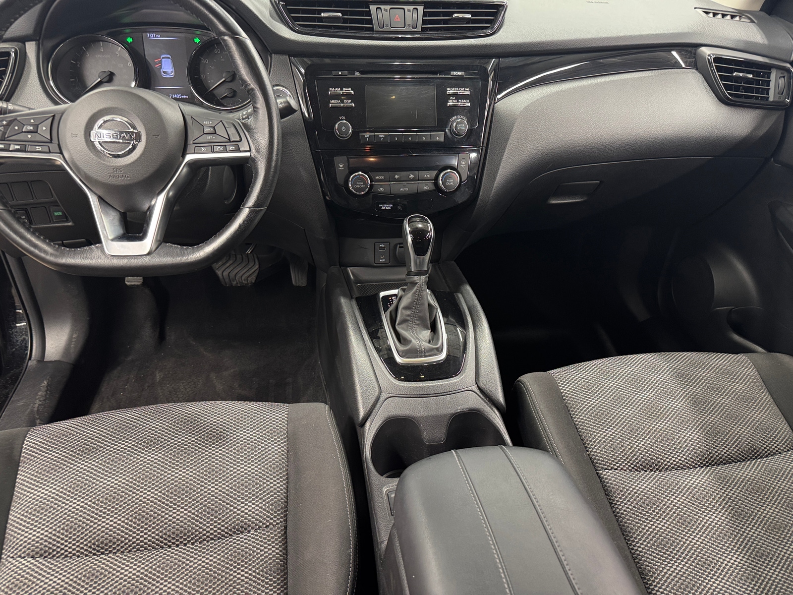 Thumbnail: 2017 Nissan Rogue Sport - 3