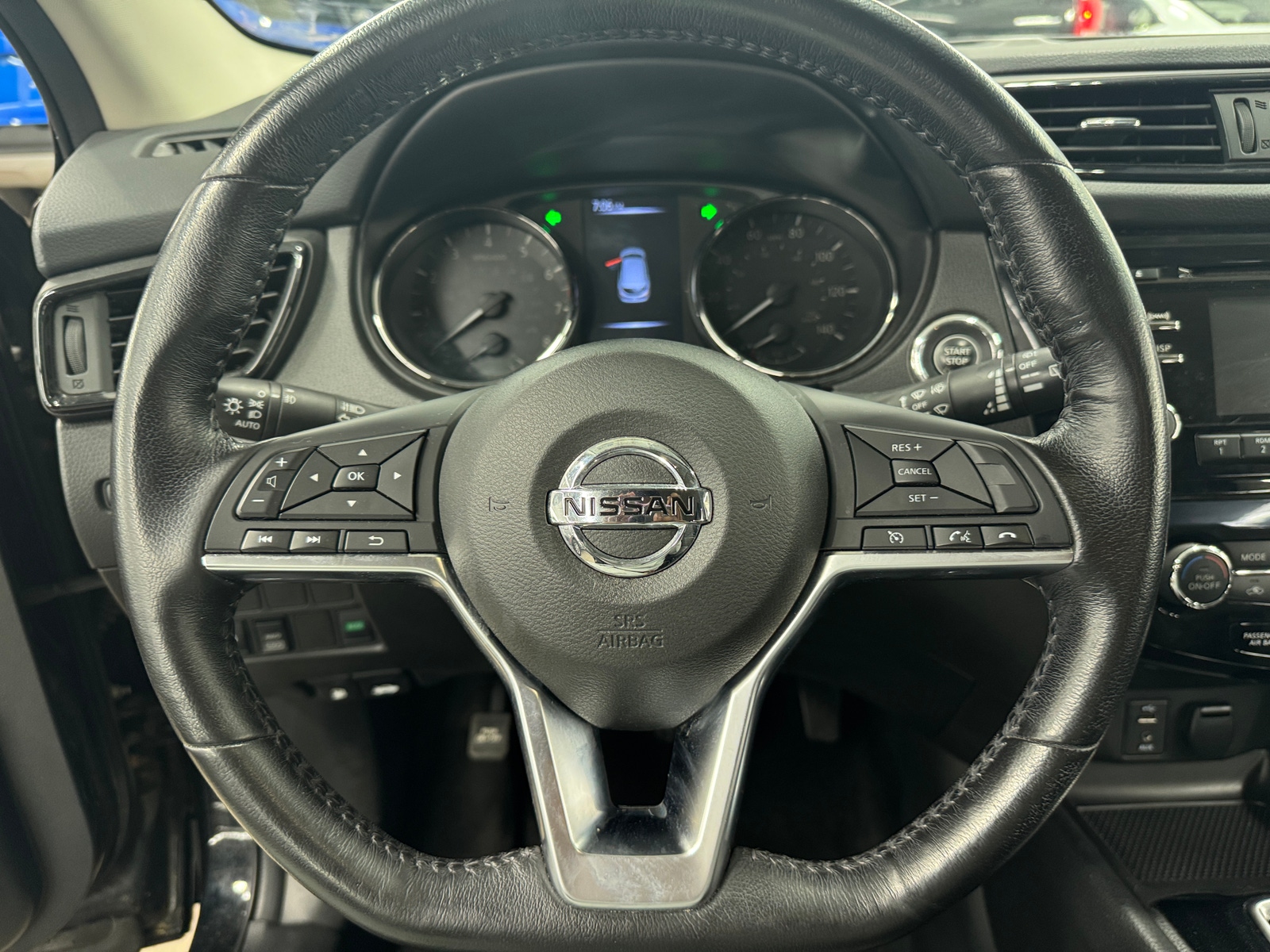 Thumbnail: 2017 Nissan Rogue Sport - 5